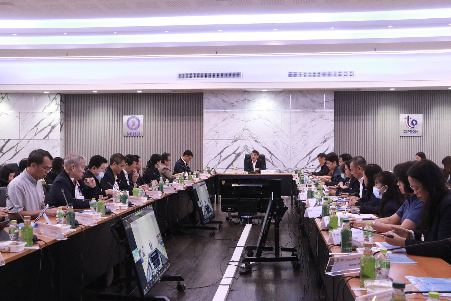 "ดีพร้อม" จัดประชุมวิพากษ์ประเมินผลงานปี 66 พร้อมกำหนดทิศทางการส่งเสริมและพัฒนา SME ในอนาคต