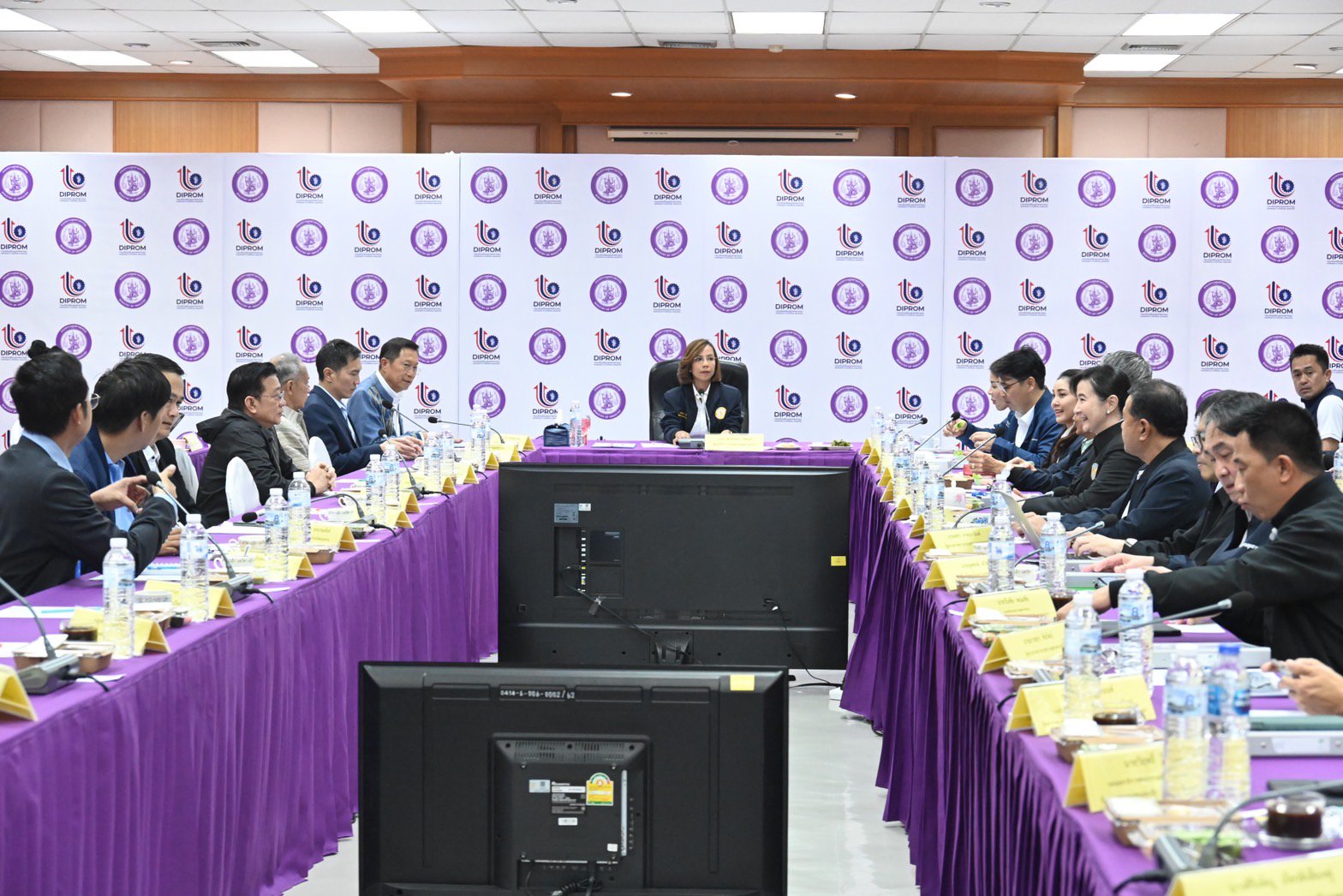 รัฐมนตรีฯ พิมพ์ภัทรา หารือกับผู้นำชุมชน เอกชน เร่งพัฒนาเศรษฐกิจอุตสาหกรรม กลุ่มจังหวัดอีสานตอนบน 1 สู่การยกระดับศักยภาพในพื้นที่