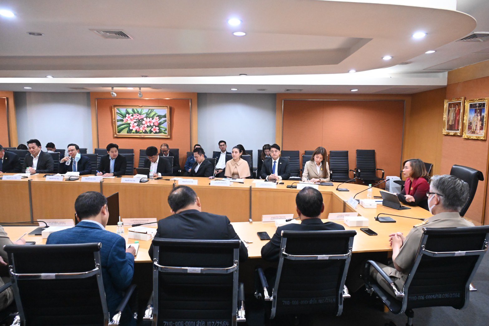 รัฐมนตรีฯ พิมพ์ภัทรา ประชุมหารือผู้บริหารกระทรวงอุตสาหกรรม ชื่นชมการทำงาน พร้อมสั่งการเตรียมมอบของขวัญปีใหม่ 2567