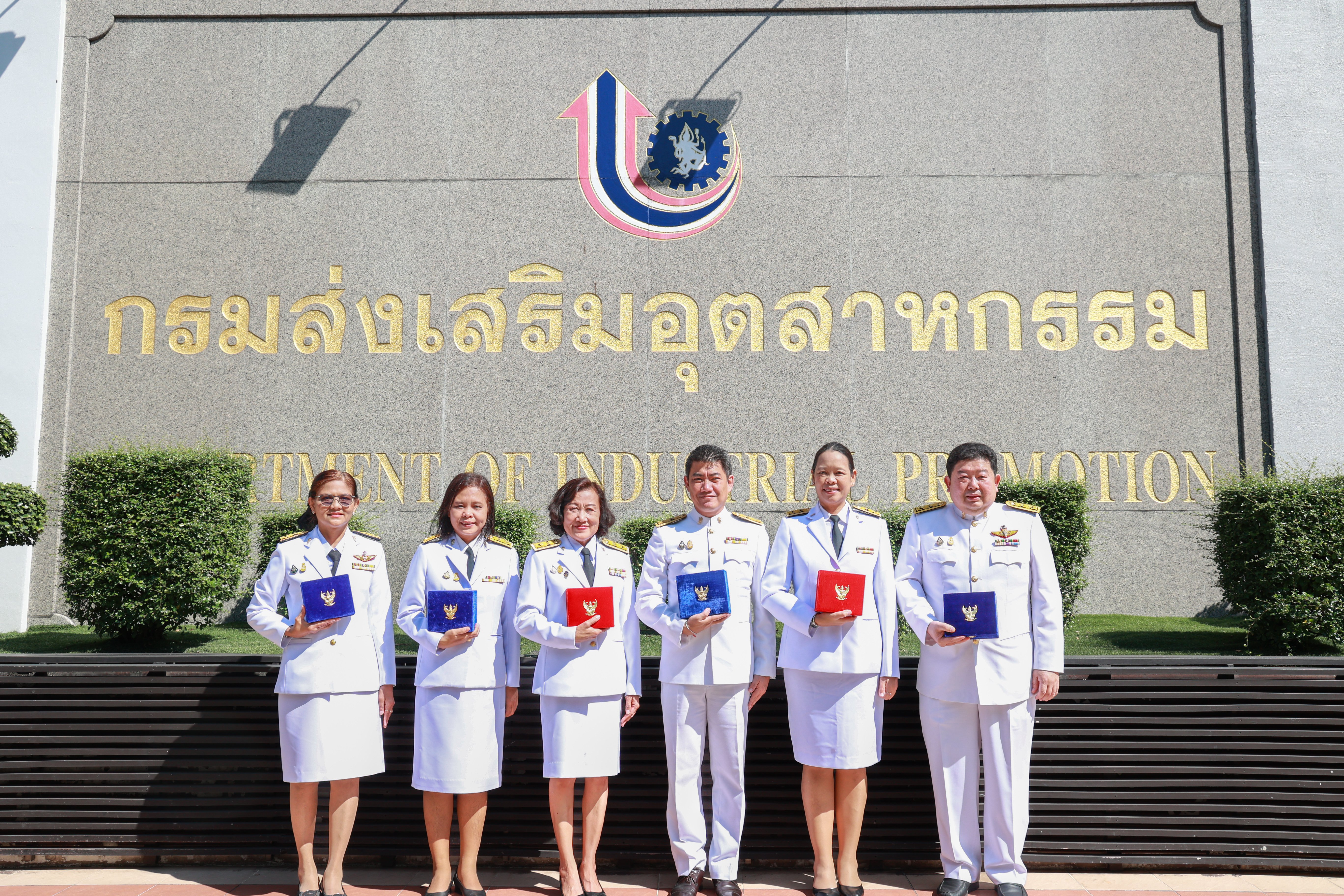 "อสอ.ภาสกร" ร่วมพิธีรับพระราชทานเครื่องราชอิสริยาภรณ์