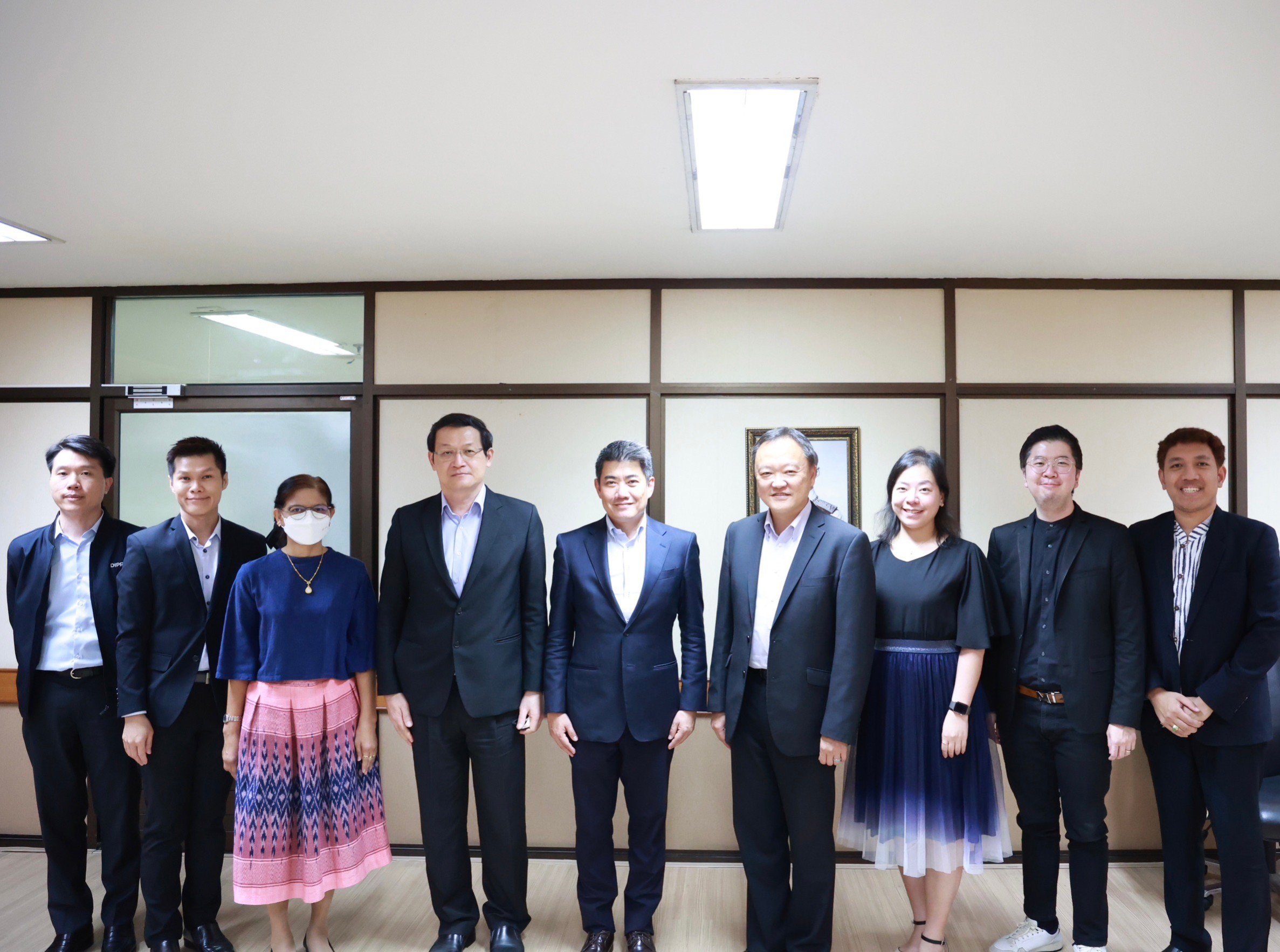 “ดีพร้อม” หารือ หน่วยงานฮ่องกง เตรียมหนุนผู้ประกอบการ 2 ประเทศขยายตลาดระดับสากล