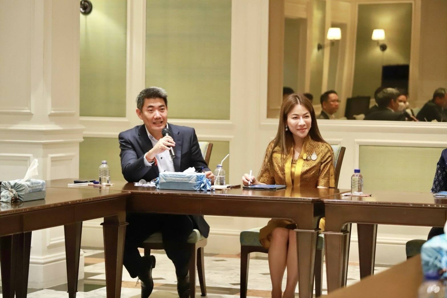 ผู้ช่วยรัฐมนตรีฯ ศิรินันท์ เยี่ยมชมพิพิธภัณฑ์ผ้าฯ หารือศูนย์ศิลปาชีพบางไทรฯ ร่วมผลักดันเพิ่มมูลค่าสิ่งทอไทยให้ตอบโจทย์ผู้ซื้อเป็นที่ยอมรับในสากล