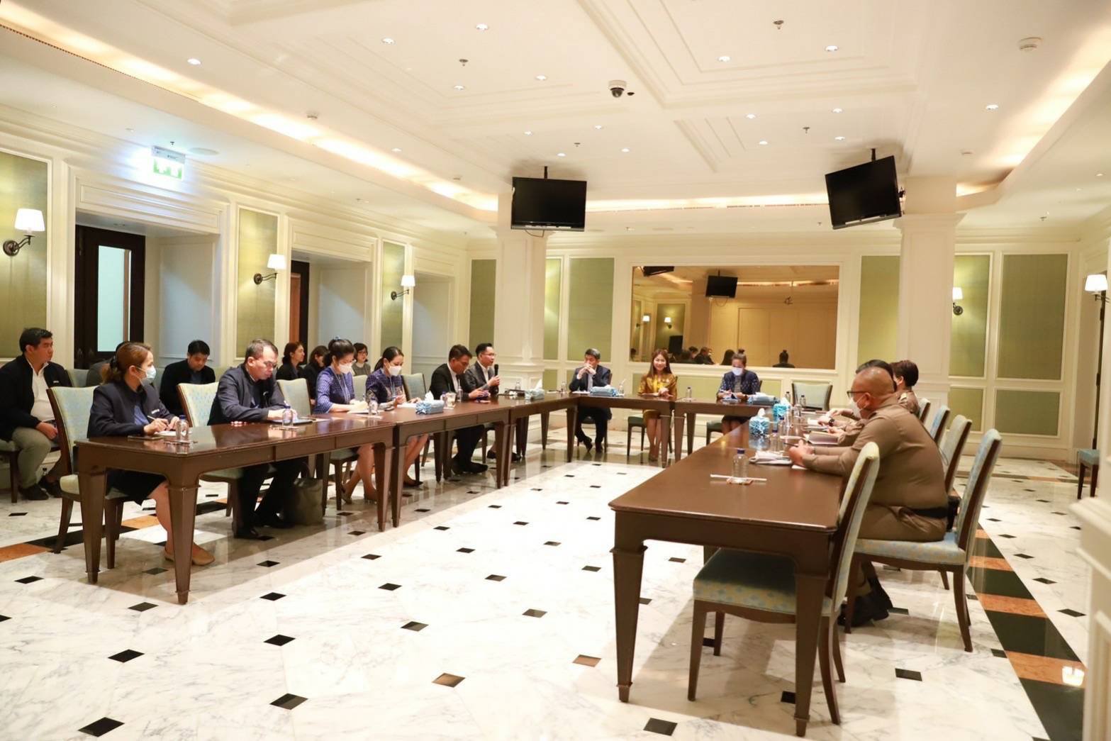 ผู้ช่วยรัฐมนตรีฯ ศิรินันท์ เยี่ยมชมพิพิธภัณฑ์ผ้าฯ หารือศูนย์ศิลปาชีพบางไทรฯ ร่วมผลักดันเพิ่มมูลค่าสิ่งทอไทยให้ตอบโจทย์ผู้ซื้อเป็นที่ยอมรับในสากล