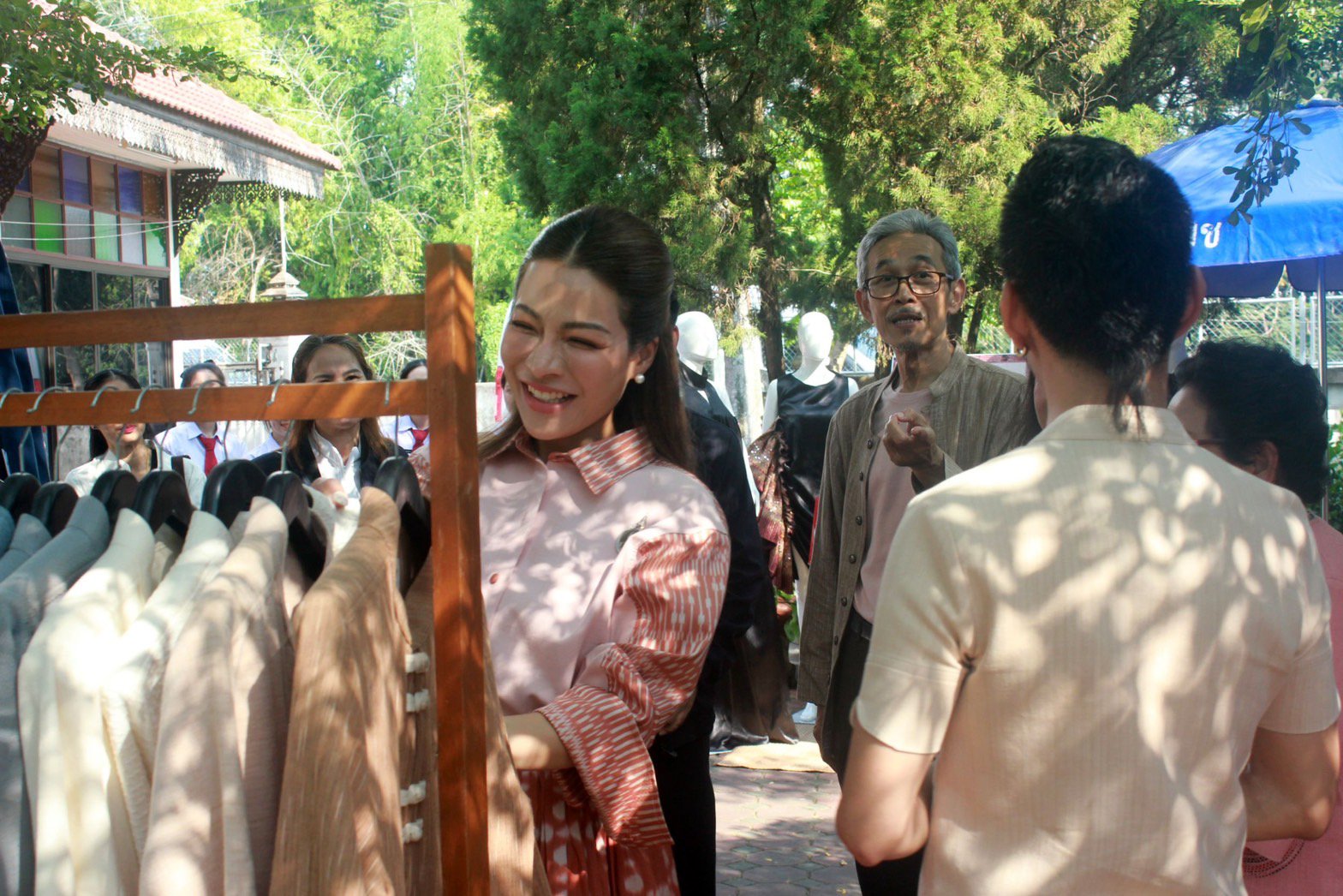 ผู้ช่วยรัฐมนตรีฯ ศิรินันท์ ขึ้นเหนือผลักดันหัตถอุตสาหกรรมสิ่งทอลำพูนเป็น Soft Power สู่สากล