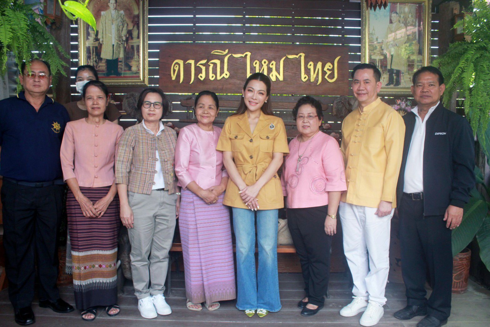 ผู้ช่วยรัฐมนตรีฯ ศิรินันท์ ขึ้นเหนือผลักดันหัตถอุตสาหกรรมสิ่งทอลำพูนเป็น Soft Power สู่สากล