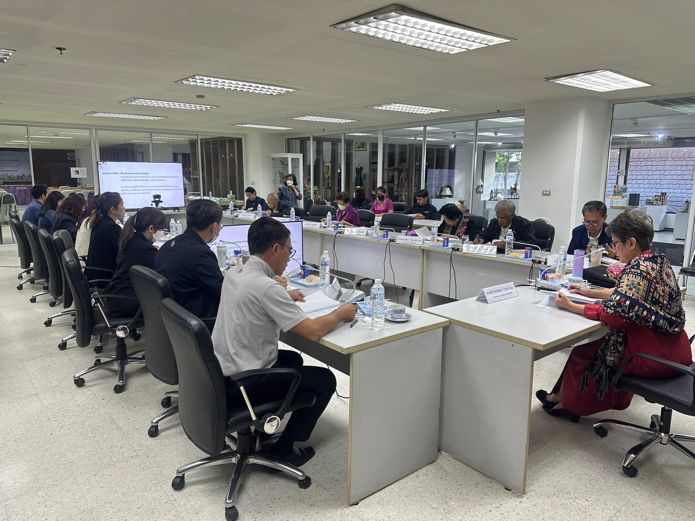 "รสอ.วัชรุน" ร่วมประชุมคณะกรรมการมูลนิธิช่างหัตถศิลป์ไทย