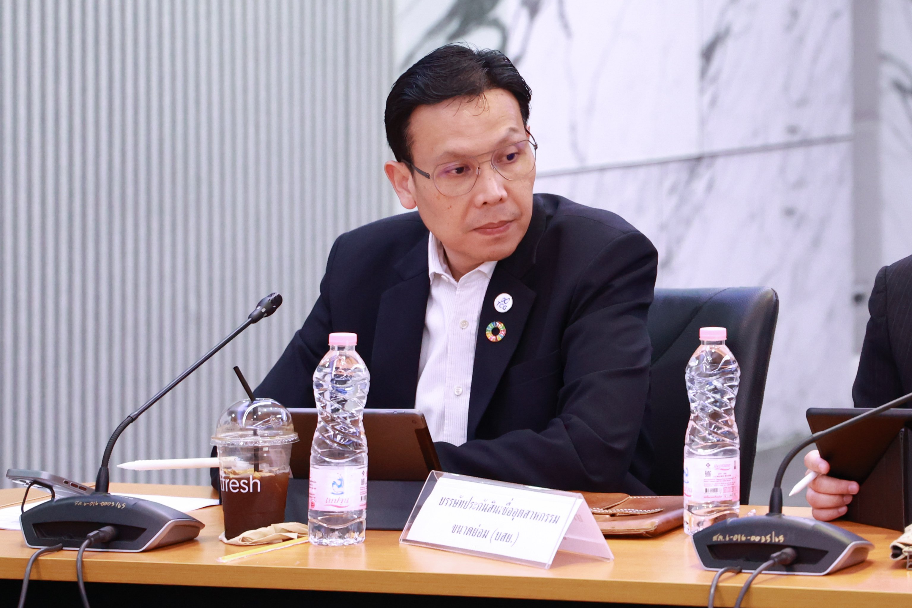 “อธิบดีภาสกร” นำทีมดีพร้อมหารือแนวทางการขับเคลื่อนการพัฒนาวิสาหกิจขนาดกลางและขนาดย่อมด้านการเงิน