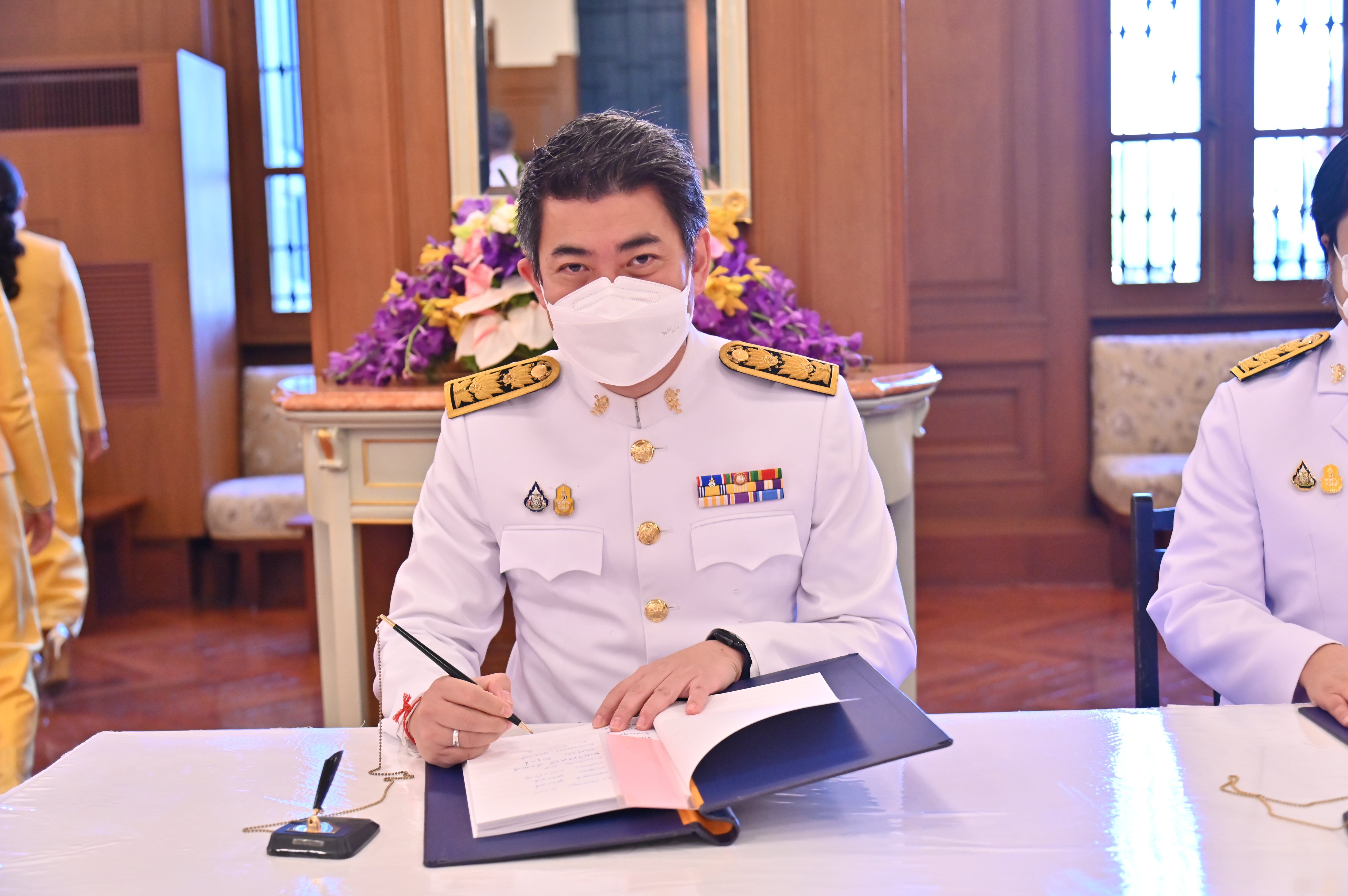 ปลัดฯ ณัฐพล นำคณะผู้บริหาร ก.อุตฯ ลงนามถวายพระพรพระบาทสมเด็จพระเจ้าอยู่หัวและสมเด็จพระนางเจ้าฯ พระบรมราชินี เนื่องในโอกาสวันขึ้นปีใหม่ พุทธศักราช 2567