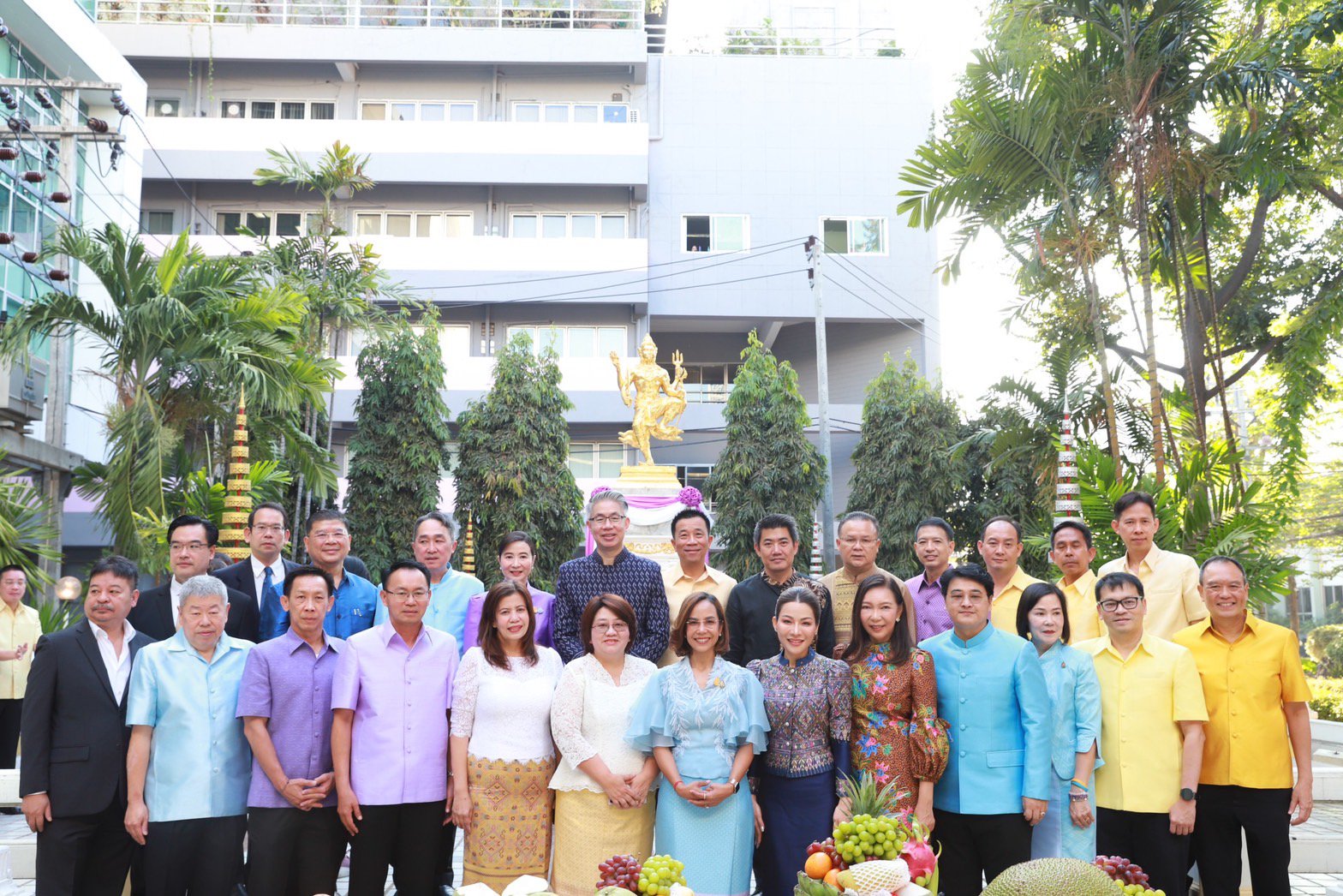 รัฐมนตรีฯ พิมพ์ภัทรา เปิดศักราชใหม่ปี 2567 จัดพิธีทำบุญตักบาตร เสริมสิริมงคลต้นปีใหม่