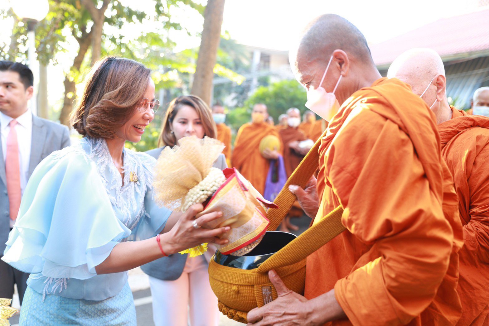 รัฐมนตรีฯ พิมพ์ภัทรา เปิดศักราชใหม่ปี 2567 จัดพิธีทำบุญตักบาตร เสริมสิริมงคลต้นปีใหม่
