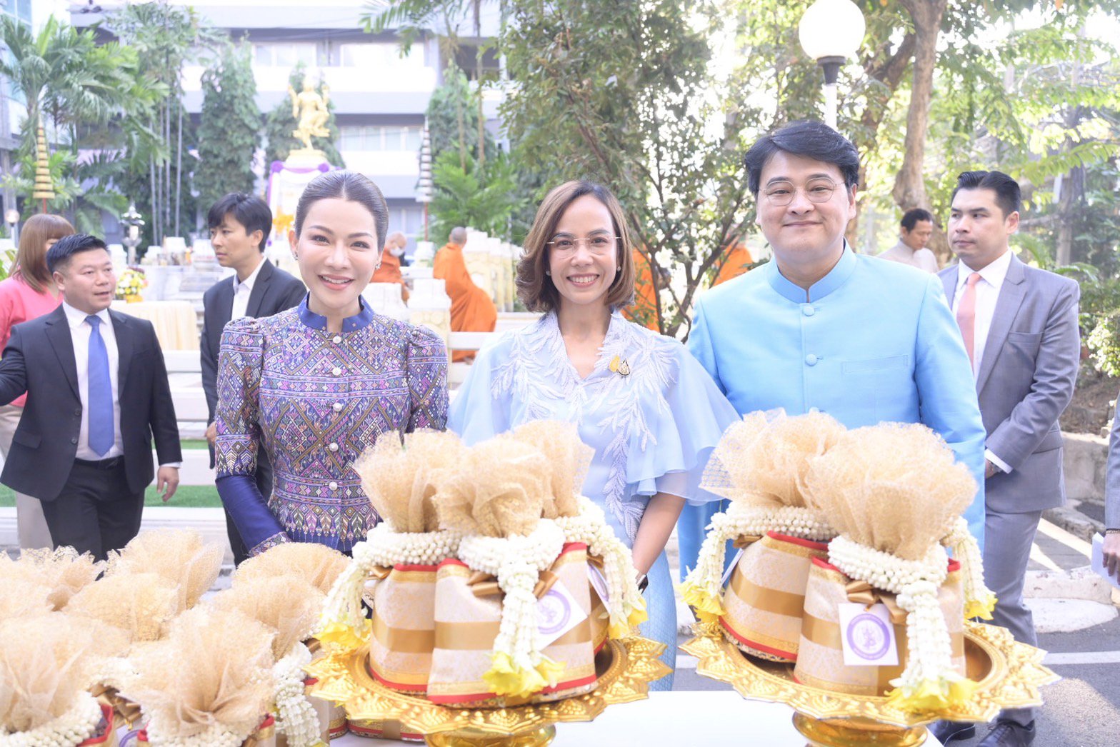 รัฐมนตรีฯ พิมพ์ภัทรา เปิดศักราชใหม่ปี 2567 จัดพิธีทำบุญตักบาตร เสริมสิริมงคลต้นปีใหม่