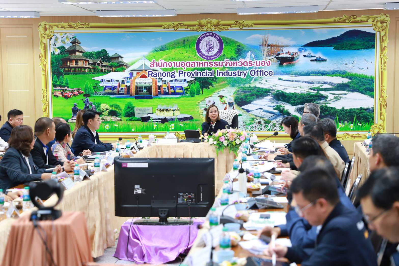 รัฐมนตรีฯพิมพ์ภัทรา ประชุมคณะกรรมการร่วมภาครัฐและเอกชนเพื่อแก้ไขปัญหาทางเศรษฐกิจ (กรอ.) พื้นที่กลุ่มจังหวัดภาคใต้ฝั่งอันดามัน รับฟังปัญหาอุปสรรค และข้อเสนอแนะจากผู้ประกอบกิจการโรงงานในพื้นที่