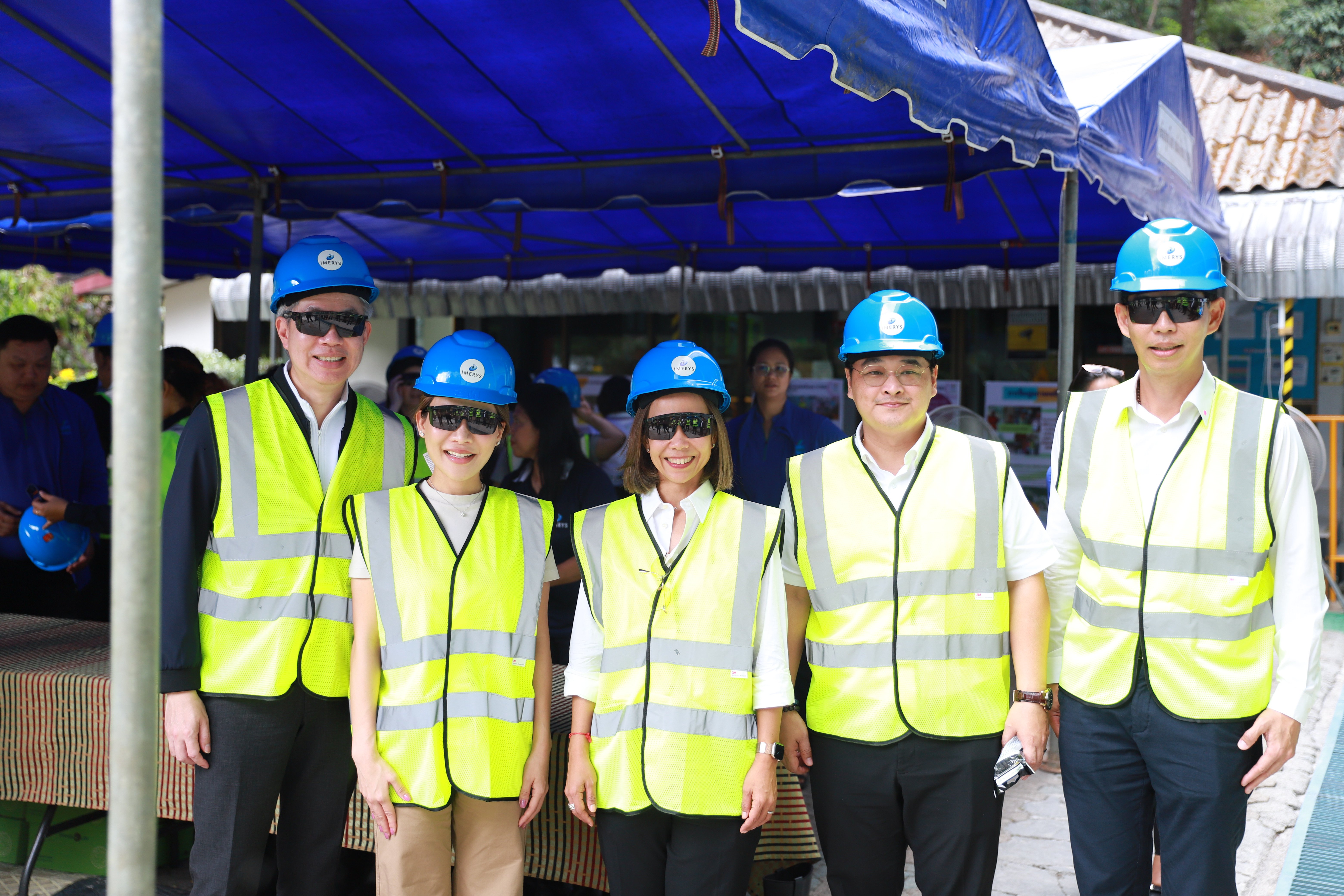 ัฐมนตรีฯ พิมพ์ภัทรา ลงพื้นที่จังหวัดระนอง เยี่ยมชมสถานประกอบการ รับฟังข้อเสนอแนะจากผู้ประกอบกิจการโรงงานในพื้นที่ และเยี่ยมชมท่าเรือระนอง เชื่อมโยงการขนส่งระหว่างอ่าวไทยและทะเลอันดามัน รับโครงการแลนด์บริดจ์