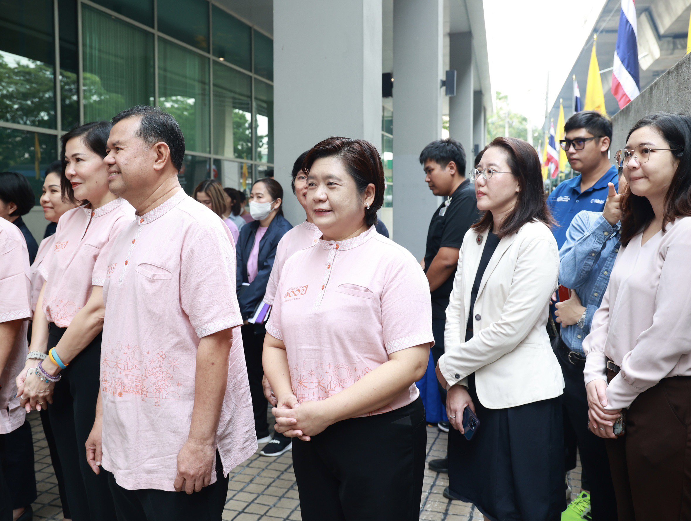 "รสอ.ดวงดาว" ร่วมพิธีมอบของรางวัลสลากบำรุงสภากาชาดไทย