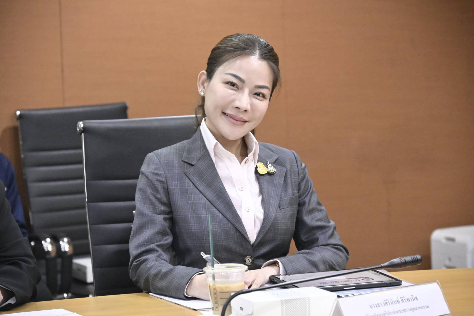 รัฐมนตรีฯ พิมพ์ภัทรา หารือผู้บริหาร อก. ติดตามการดำเนินงานพร้อมเร่งกำหนดมาตรการสนับสนุน PM 2.5 และเน้นย้ำการจัดกิจกรรมเฉลิมพระเกียรติ พระบาทสมเด็จพระเจ้าอยู่หัว เนื่องในโอกาสมหามงคลเฉลิมพระชนมพรรษา 6 รอบ 28 กรกฎาคม 2567