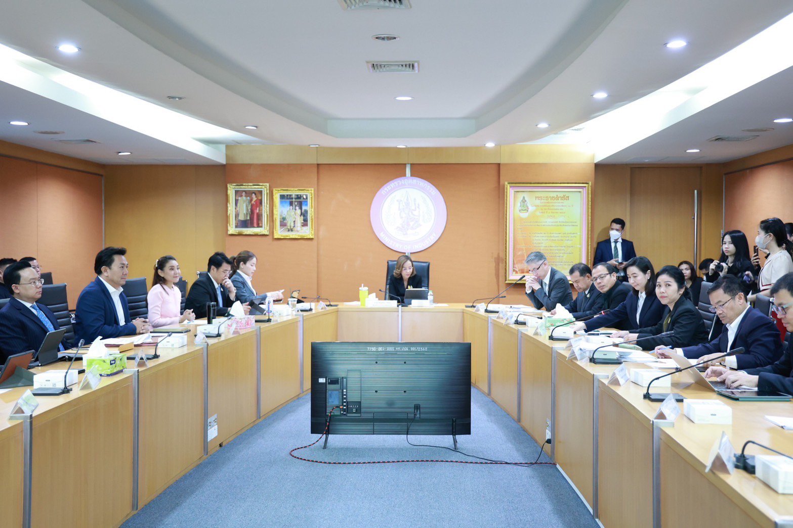 รัฐมนตรีฯ พิมพ์ภัทรา หารือผู้บริหาร อก. ติดตามการดำเนินงานพร้อมเร่งกำหนดมาตรการสนับสนุน PM 2.5 และเน้นย้ำการจัดกิจกรรมเฉลิมพระเกียรติ พระบาทสมเด็จพระเจ้าอยู่หัว เนื่องในโอกาสมหามงคลเฉลิมพระชนมพรรษา 6 รอบ 28 กรกฎาคม 2567