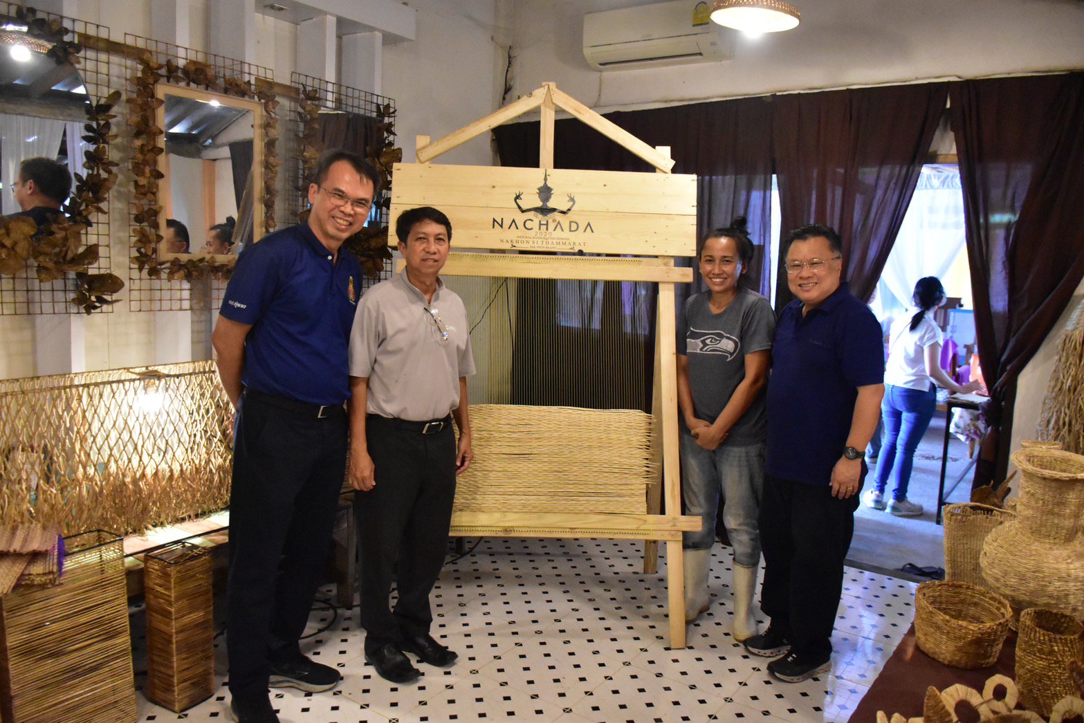 "รสอ.วาที" ลงพื้นที่เมืองคอน เตรียมเปิดศูนย์การเรียนรู้การแปรรูปสมุนไพรยาเส้น