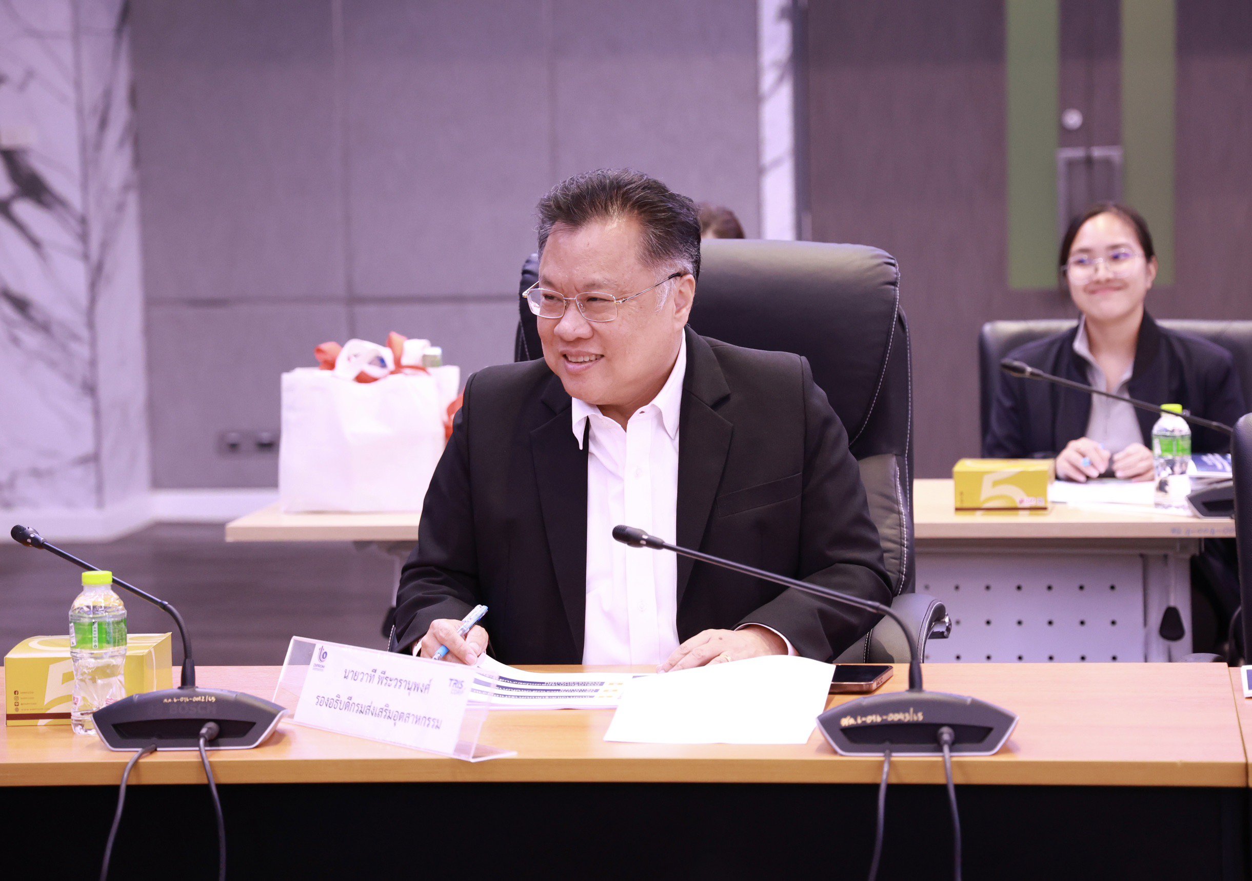 “อสอ.ภาสกร" ประชุมชี้แจงแนวทางและรูปแบบการติดตามและประเมินผลการดำเนินโครงการของ กสอ. ประจำปีงบ 67