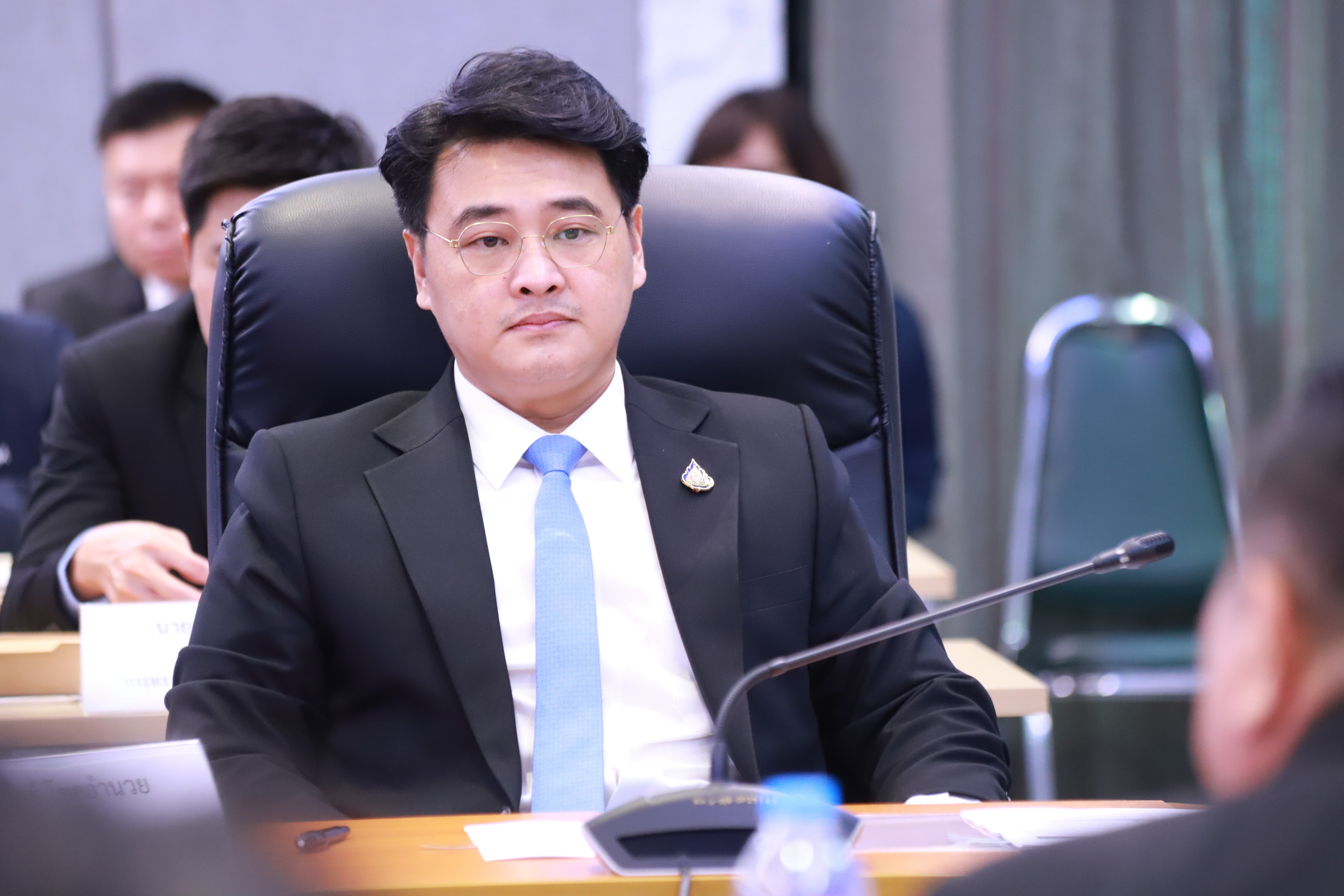 "พิมพ์ภัทรา" เร่งหารือผู้ผลิตชิ้นส่วนยานยนต์และอุตสาหกรรมสนับสนุน หลังรับผลกระทบ จากตลาดรถยนต์ EV บูม