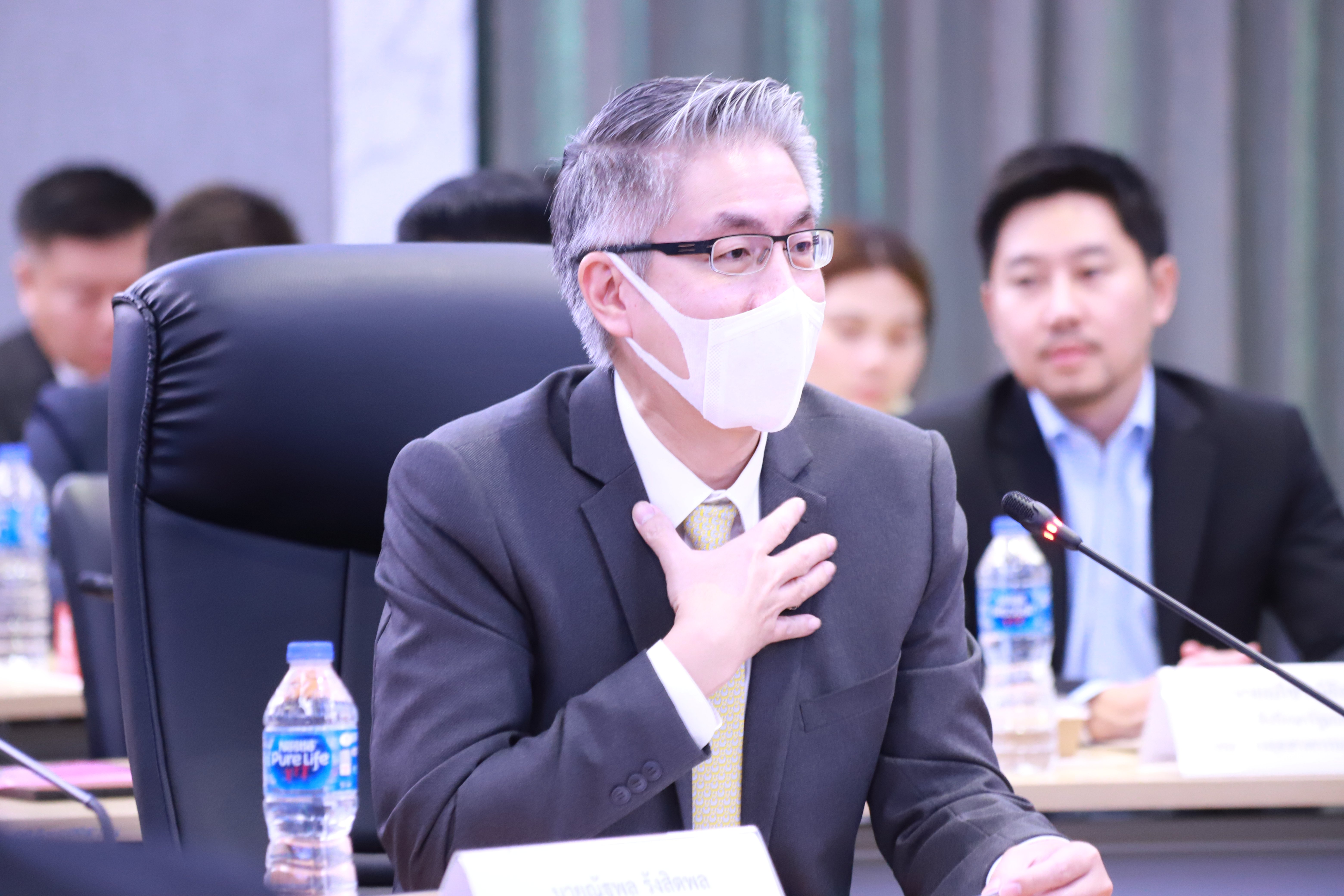 "พิมพ์ภัทรา" เร่งหารือผู้ผลิตชิ้นส่วนยานยนต์และอุตสาหกรรมสนับสนุน หลังรับผลกระทบ จากตลาดรถยนต์ EV บูม