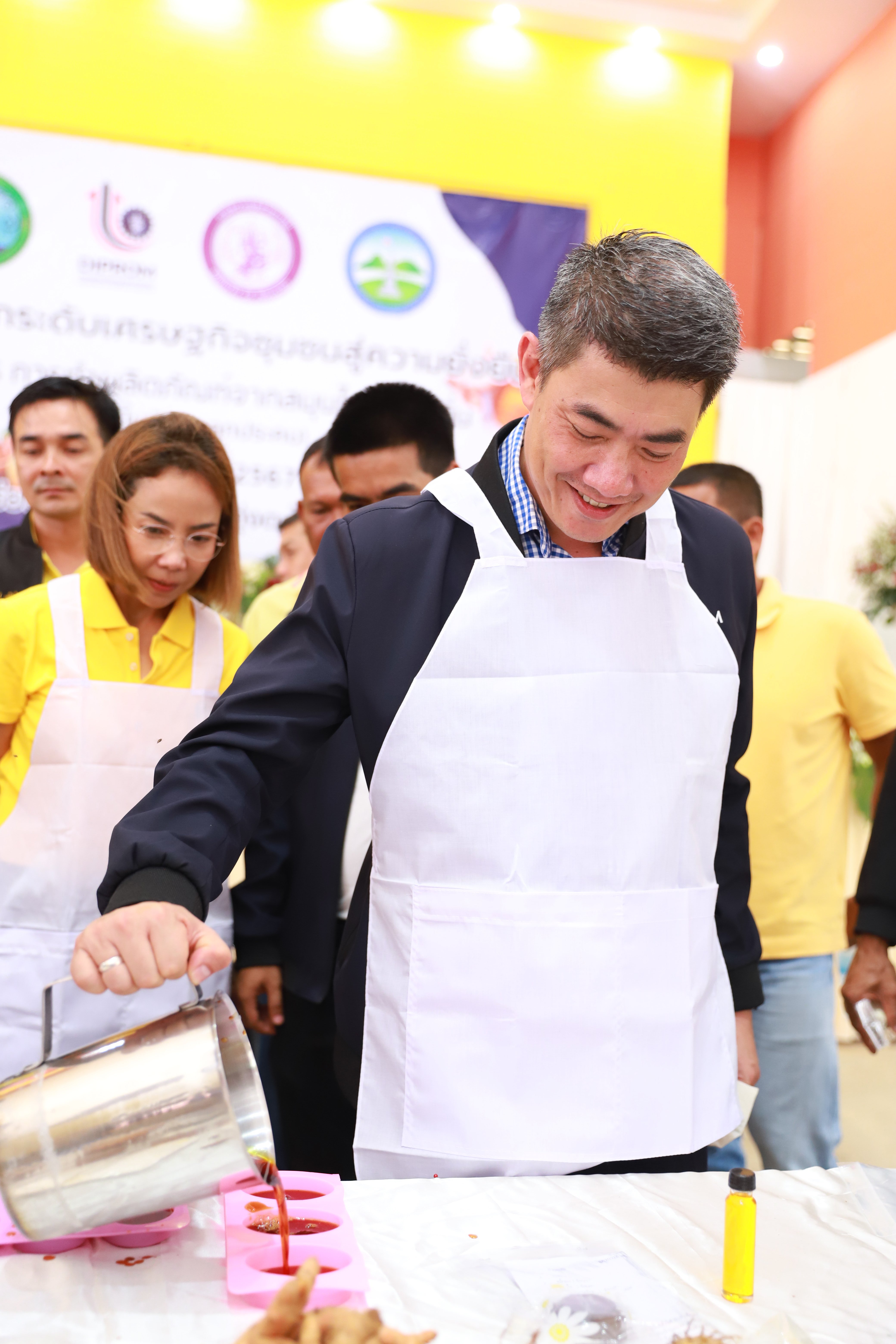 “รมว.พิมพ์ภัทรา” ลงพื้นที่ จ. ชุมพร เร่งเสริมสร้างศักยภาพเศรษฐกิจชุมชน "การทำผลิตภัณฑ์จากสมุนไพรท้องถิ่น" รองรับการท่องเที่ยวเชิงสุขภาพ