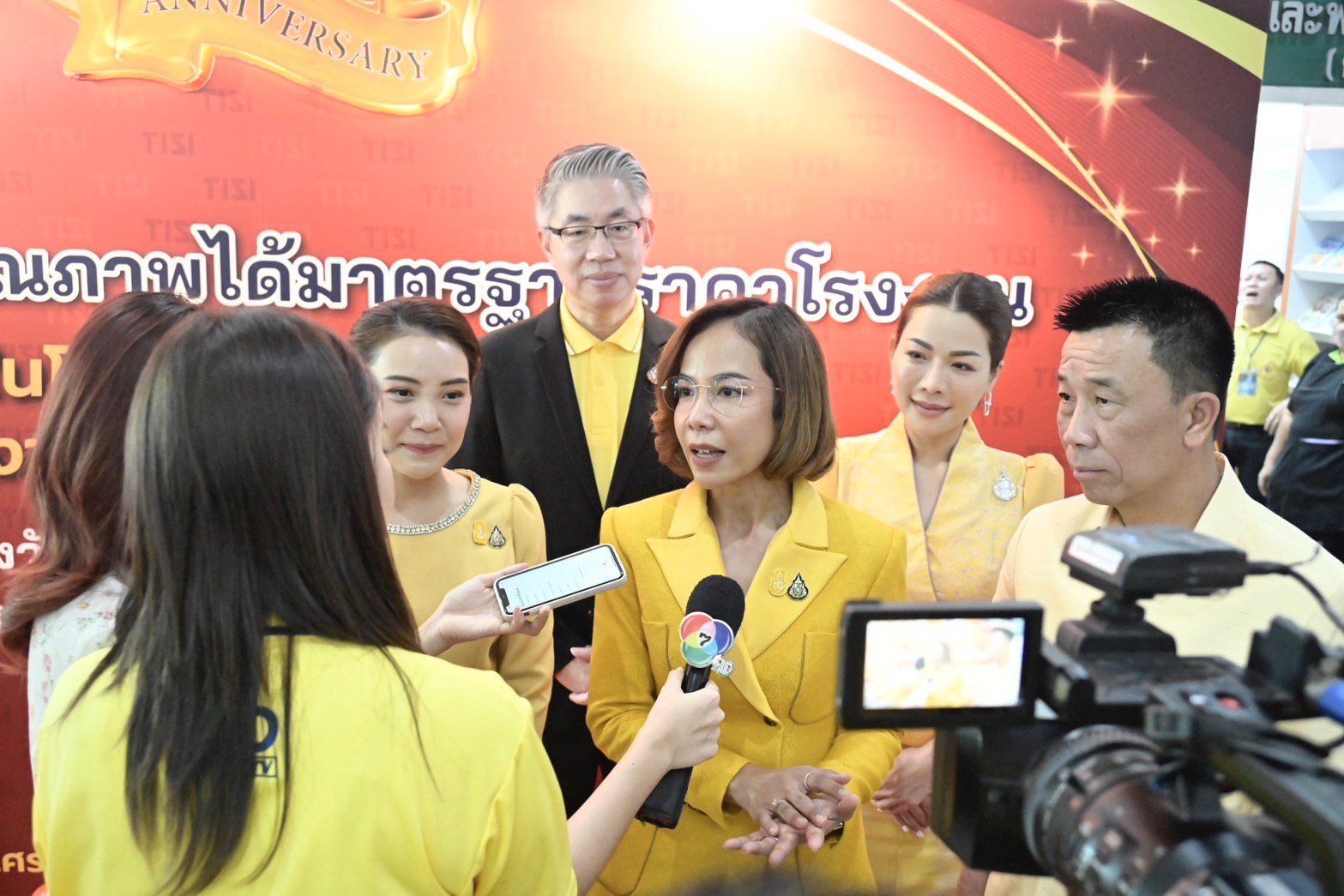 รัฐมนตรีฯพิมพ์ภัทรา ร่วมยินดี 55 ปี สมอ. พร้อมเปิดงาน “มหกรรมสินค้าคุณภาพได้มาตรฐานราคาโรงงานฯ” ชวนประชาชน ซื้อสินค้าคุณภาพดี มีมาตรฐาน ในราคาโรงงาน 25 - 29 มีนาคมนี้ที่ สมอ.