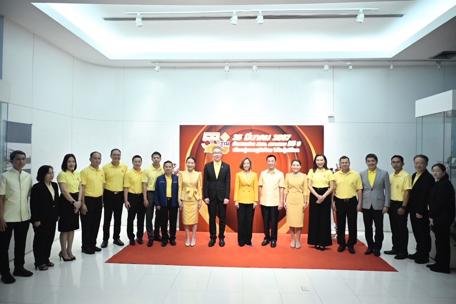 รัฐมนตรีฯพิมพ์ภัทรา ร่วมยินดี 55 ปี สมอ. พร้อมเปิดงาน “มหกรรมสินค้าคุณภาพได้มาตรฐานราคาโรงงานฯ” ชวนประชาชน ซื้อสินค้าคุณภาพดี มีมาตรฐาน ในราคาโรงงาน 25 - 29 มีนาคมนี้ที่ สมอ.