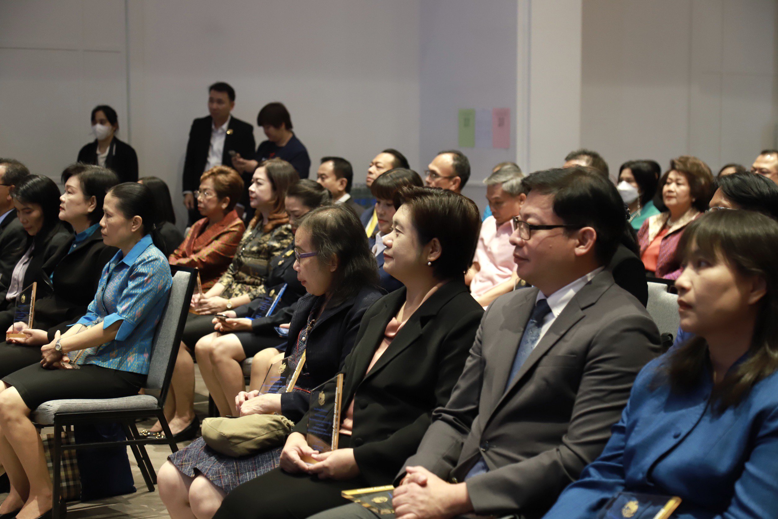 "ดีพร้อม" รับมอบประกาศฯประกันคุณภาพงานตรวจสอบภายในภาครัฐฯ