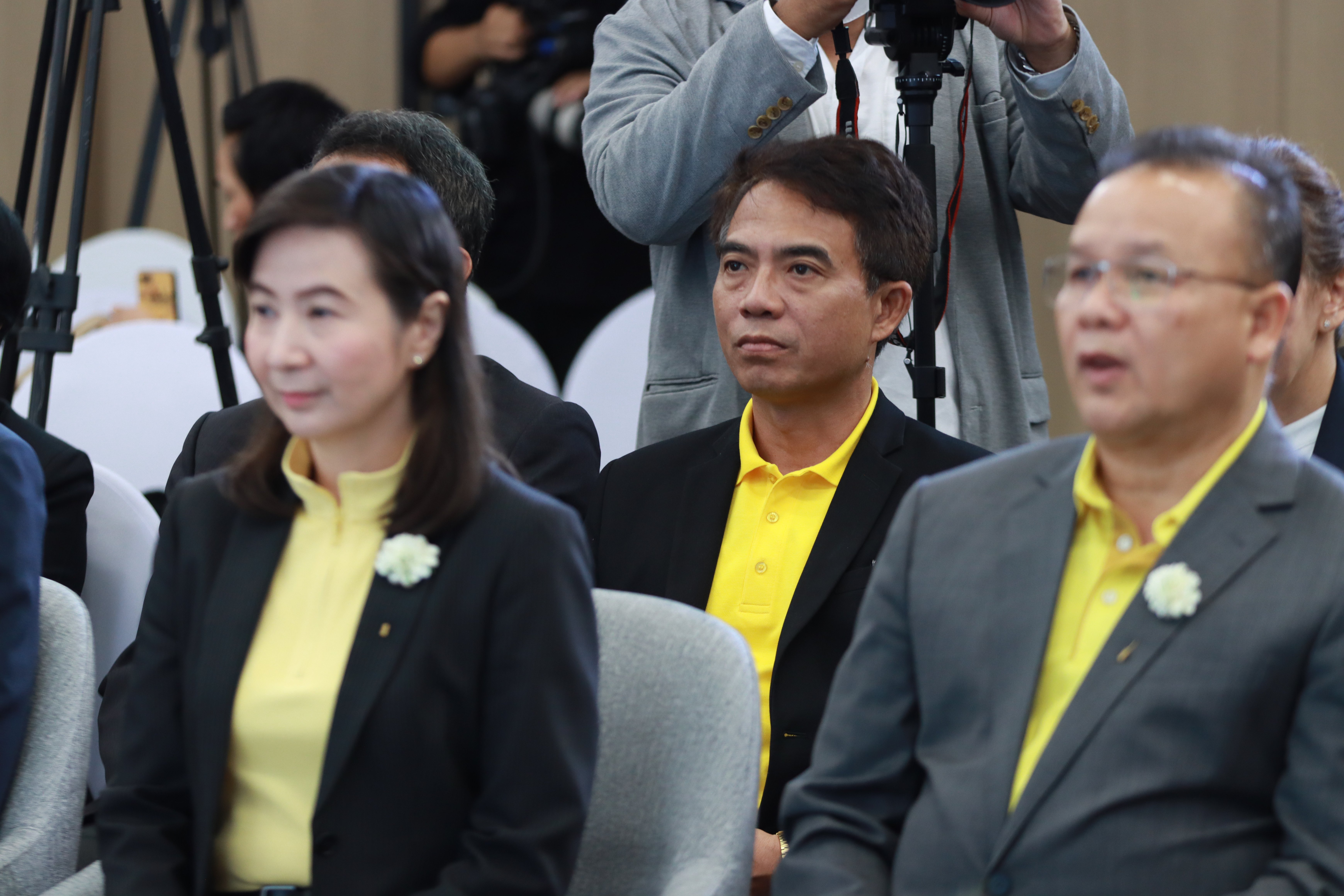 ก.อุตฯ ผนึก ซีพี ออลล์ ผ่านเซเว่นฯ สนับสนุน SMEs ไทยให้เติบโต เปิดโอกาสการตลาดส่งสินค้า SMEs สู่มือผู้บริโภค พร้อมยกระดับขีดความสามารถทางการแข่งขัน ตั้งเป้ายกระดับสินค้า นวัตกรรม สู่มาตรฐานสากล