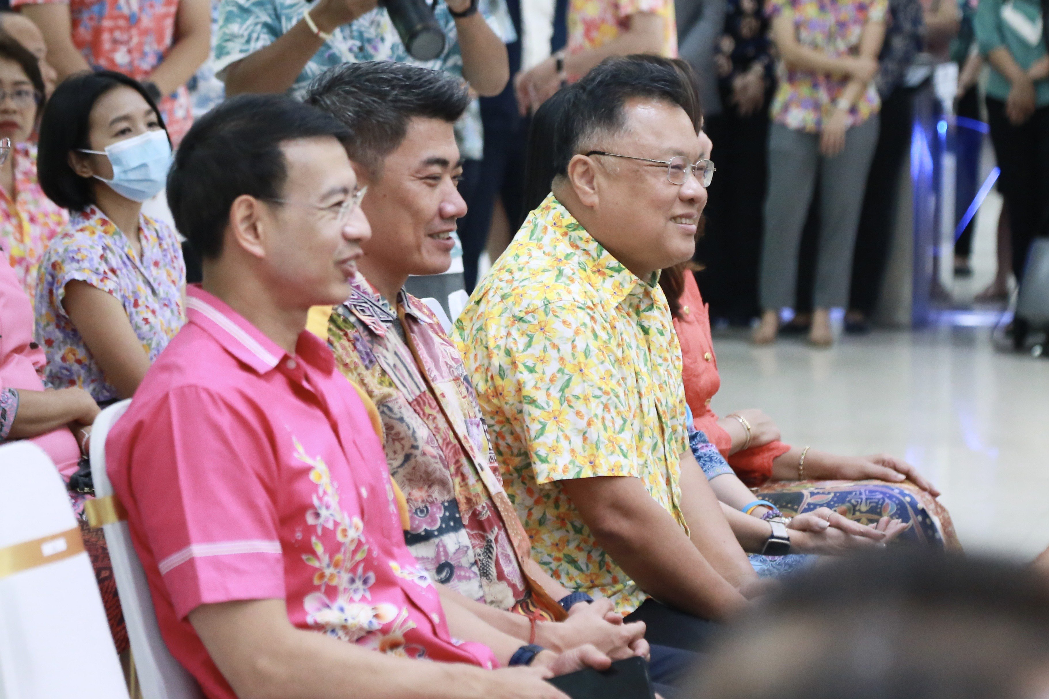 "พิมพ์ภัทรา" นำทีมกระทรวงอุตสาหกรรม สืบสานประเพณีสงกรานต์ 2567 สร้างความสุข รอยยิ้ม และความประทับใจ