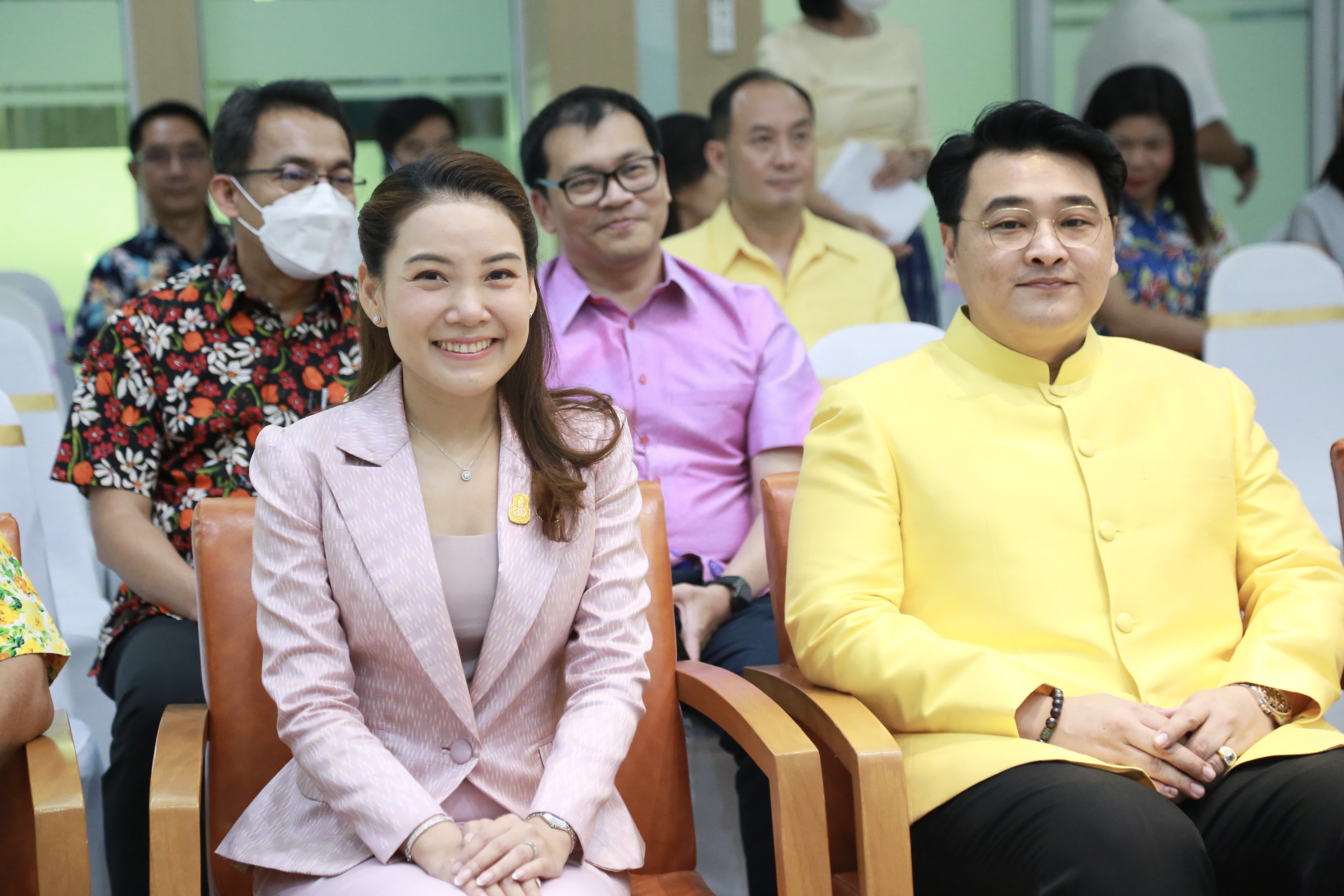 "พิมพ์ภัทรา" นำทีมกระทรวงอุตสาหกรรม สืบสานประเพณีสงกรานต์ 2567 สร้างความสุข รอยยิ้ม และความประทับใจ