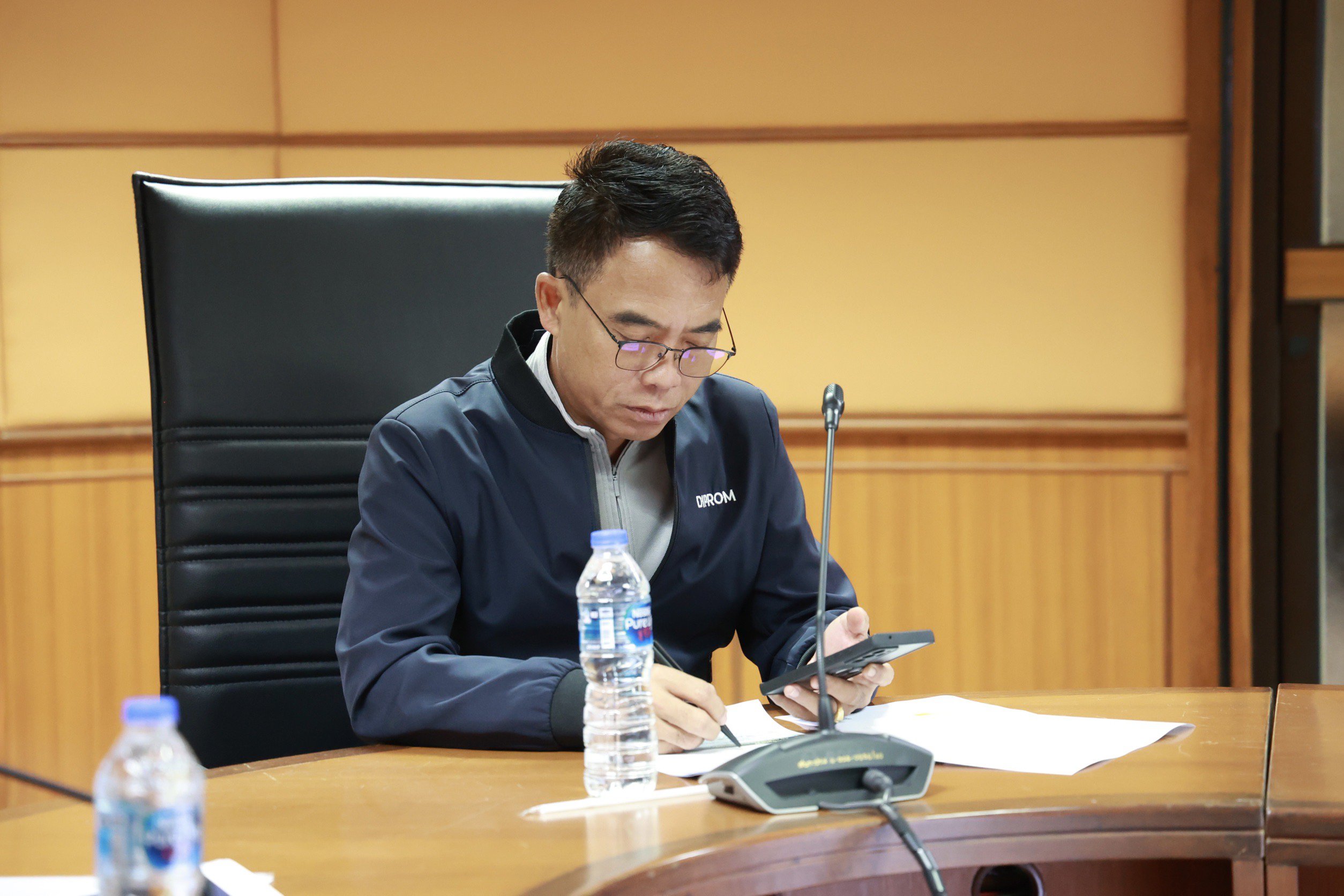 ”อสอ. ภาสกร“ นำทีมประชุมคณะทำงานขับเคลื่อน การพัฒนาวิสาหกิจขนาดกลางและขนาดย่อมด้านการเงิน