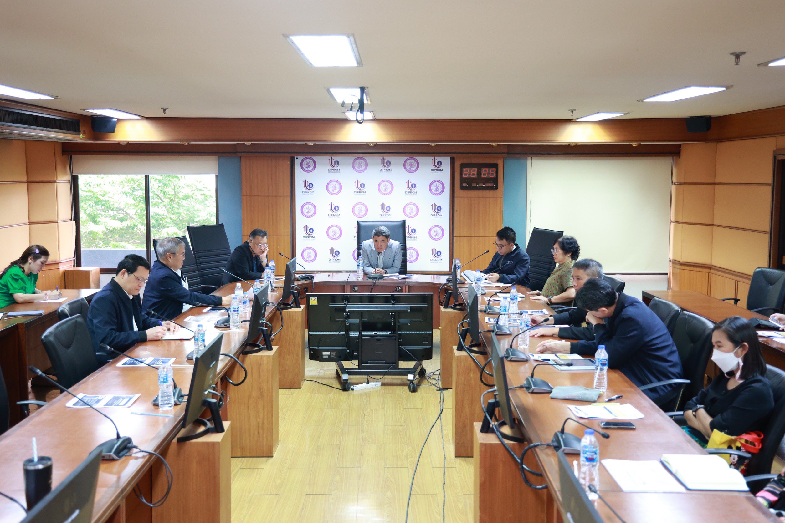 ”อสอ. ภาสกร“ นำทีมประชุมคณะทำงานขับเคลื่อน การพัฒนาวิสาหกิจขนาดกลางและขนาดย่อมด้านการเงิน