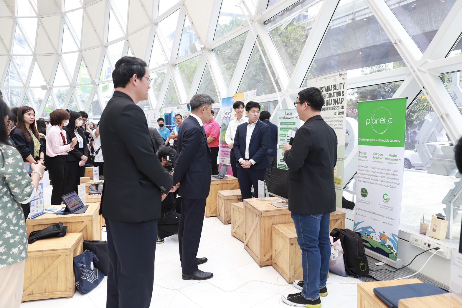 ดีพร้อม โชว์ผลสำเร็จ “BCG Model” นำร่อง 10 กิจการช่วยลดการปล่อยก๊าซเรือนกระจกกว่า 2,000 ตันต่อปี พร้อมขยายผลปี 67 เตรียมเปิดตัวเดือนมิถุนายนนี้