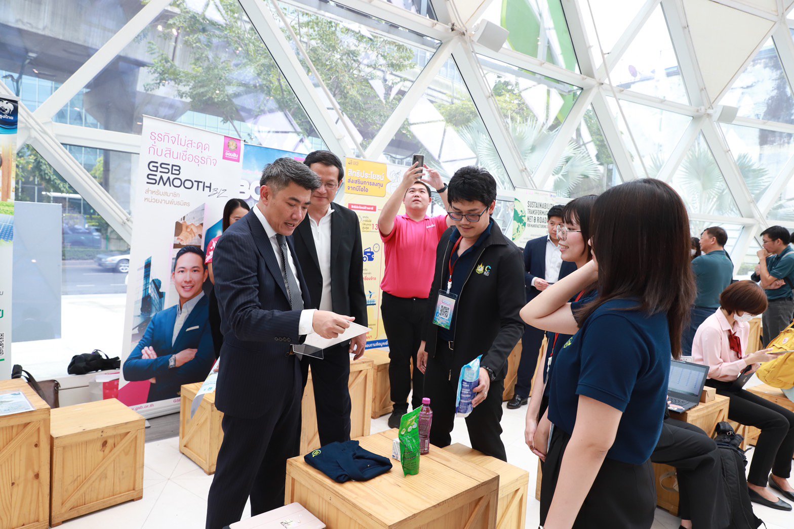 ดีพร้อม โชว์ผลสำเร็จ “BCG Model” นำร่อง 10 กิจการช่วยลดการปล่อยก๊าซเรือนกระจกกว่า 2,000 ตันต่อปี พร้อมขยายผลปี 67 เตรียมเปิดตัวเดือนมิถุนายนนี้