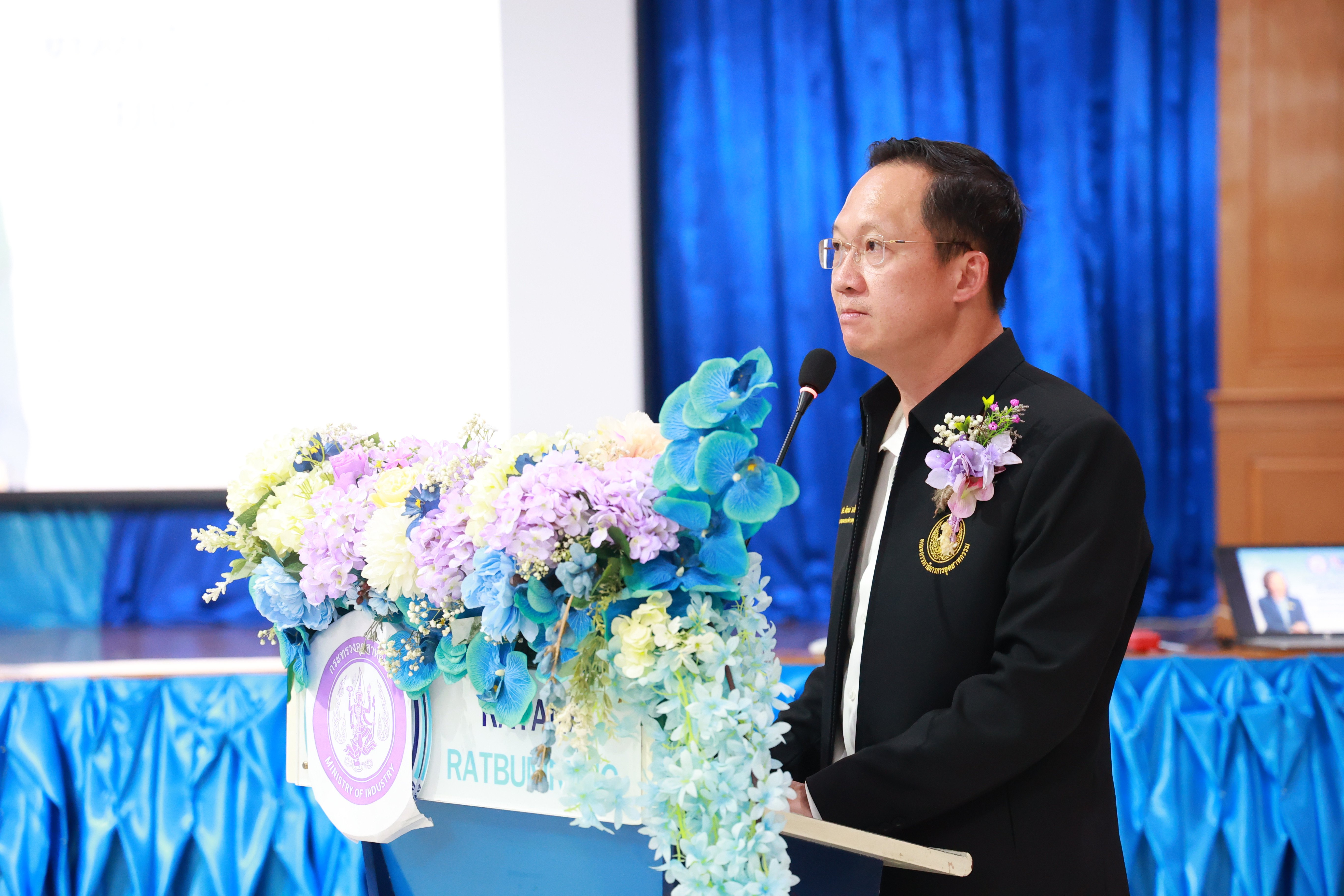 “พิมพ์ภัทรา” ยกคณะลงพื้นที่ภาคกลางตอนล่าง 2 ตรวจเยี่ยมการฝึกอาชีพชุมชน-รับฟังปัญหา ก่อนชงเข้าที่ประชุม ครม.สัญจรนอกสถานที่ ครั้งที่ 3