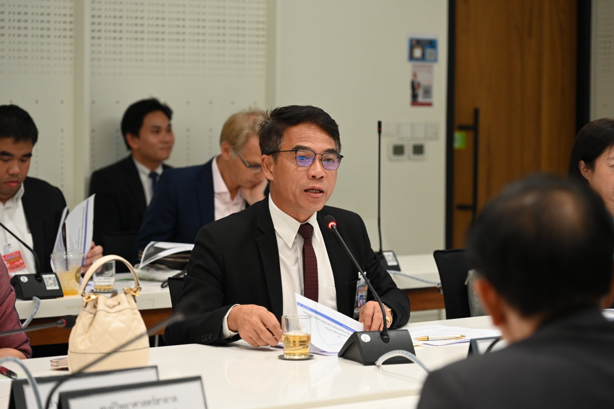 “รสอ.วัชรุน” ประชุมคณะอนุกรรมาธิการฯ เร่งพัฒนาและขับเคลื่อนอุตสาหกรรมฮาลาล