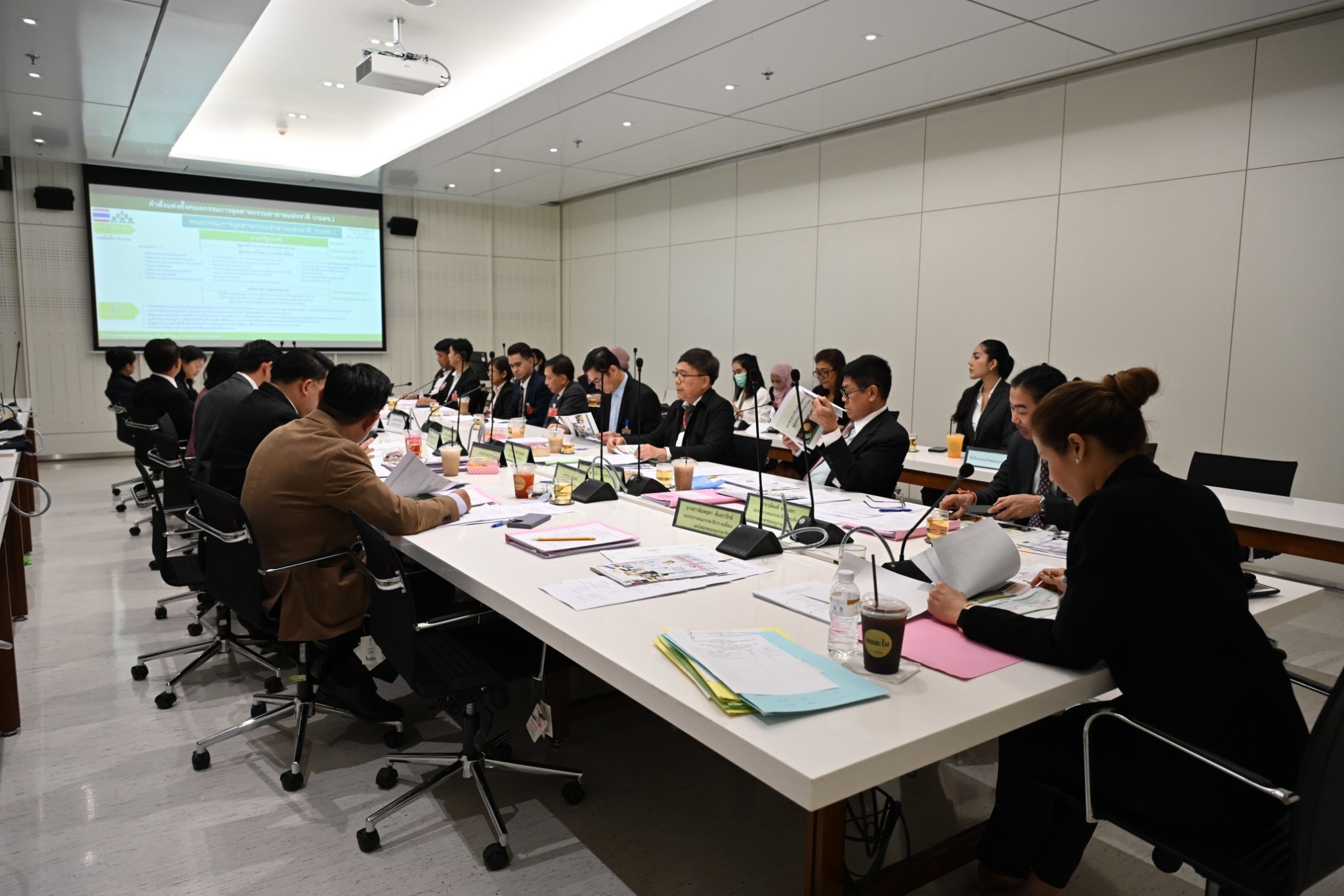 “รสอ.วัชรุน” ประชุมคณะอนุกรรมาธิการฯ เร่งพัฒนาและขับเคลื่อนอุตสาหกรรมฮาลาล