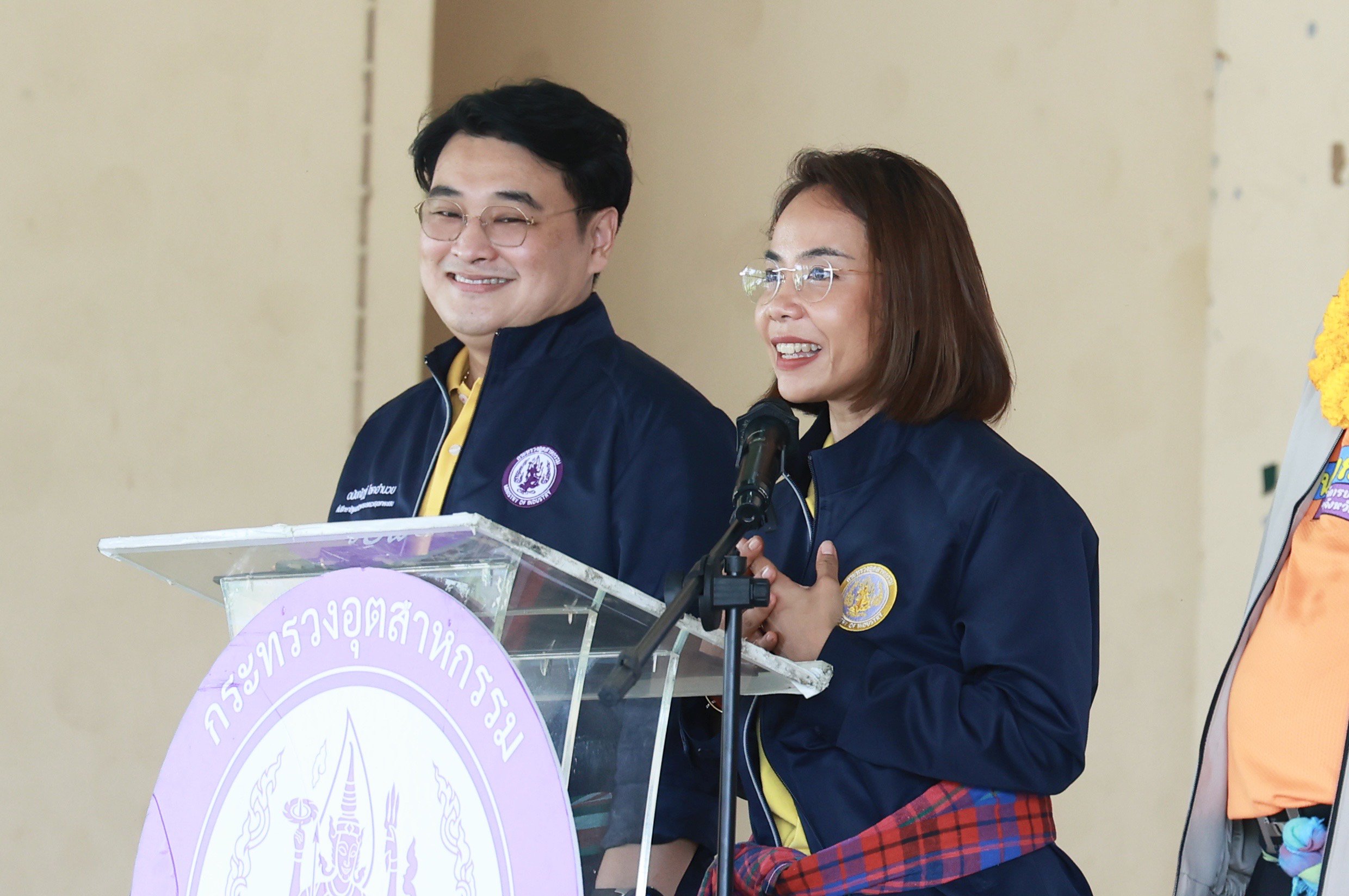 "รัฐมนตรีฯ พิมพ์ภัทรา" ลงพื้นที่จังหวัดระนอง ยกระดับเศรษฐกิจชุมชนสู่ความยั่งยืน พร้อมมอบนโยบาย ส่งเสริมอุตสาหกรรม SMEs ให้เติบโต ก้าวสู่สากล