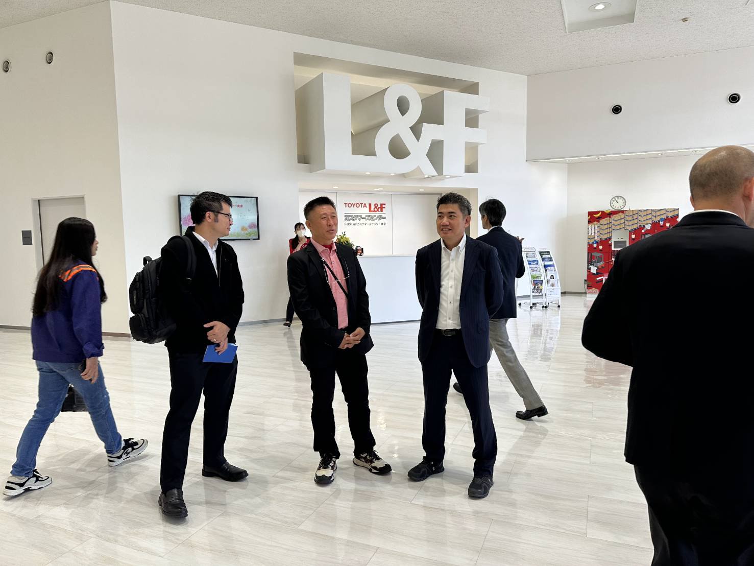 “อธิบดีภาสกร” นำทีมผู้ประกอบการเยี่ยมชมและศึกษาดูงาน Toyota L&F Customer’s Center