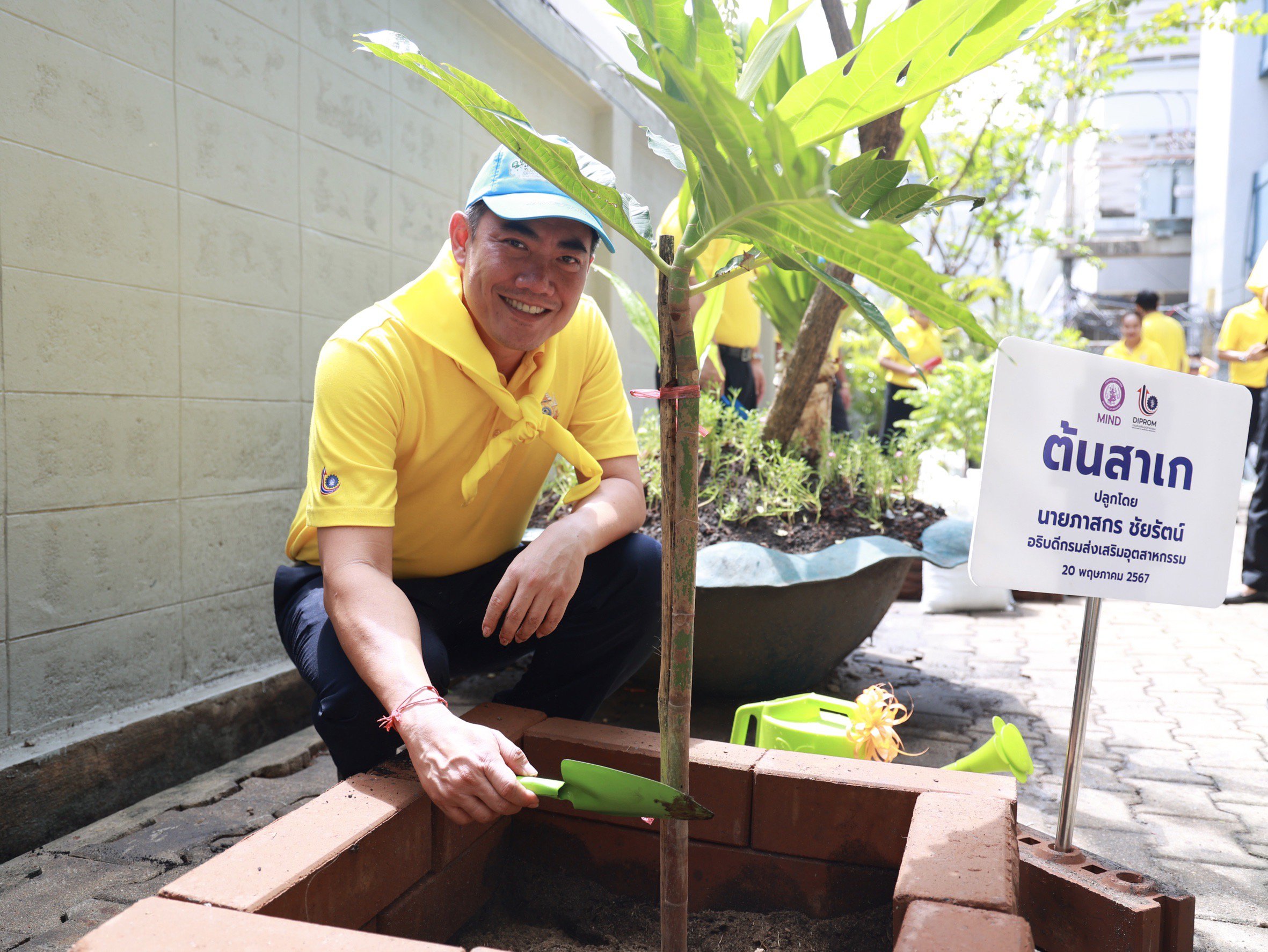“อธิบดีภาสกร” นำทีมดีพร้อม รวมพลังปลูกต้นไม้ เนื่องในวันต้นไม้ของชาติประจำปี 2567