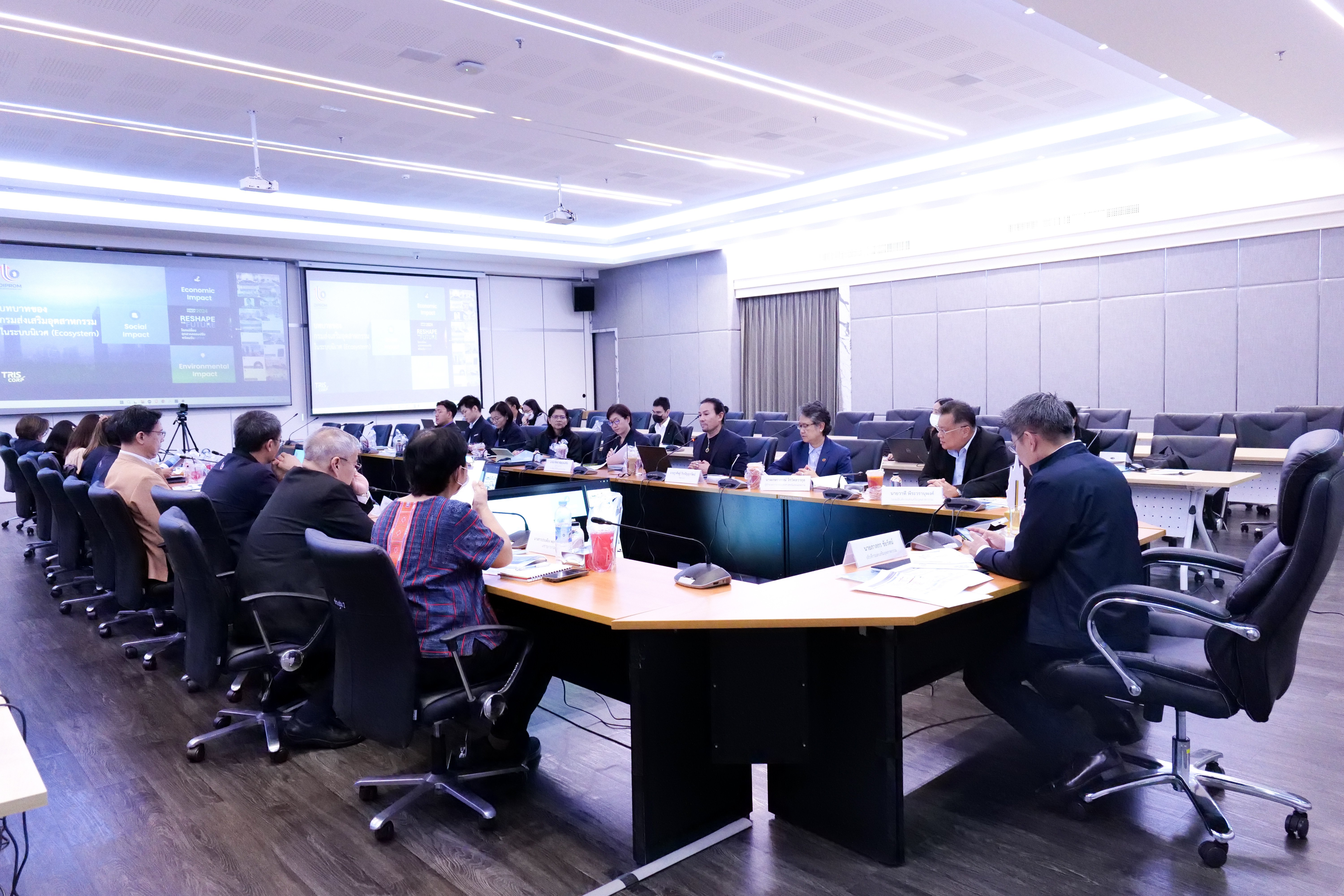 “อสอ. ภาสกร” ประชุมแนวทางการปรับตำแหน่งทางยุทธศาสตร์  มุ่งพัฒนาบุคลากร สนองแนวคิด “คิดถึงธุรกิจ คิดถึงดีพร้อม”