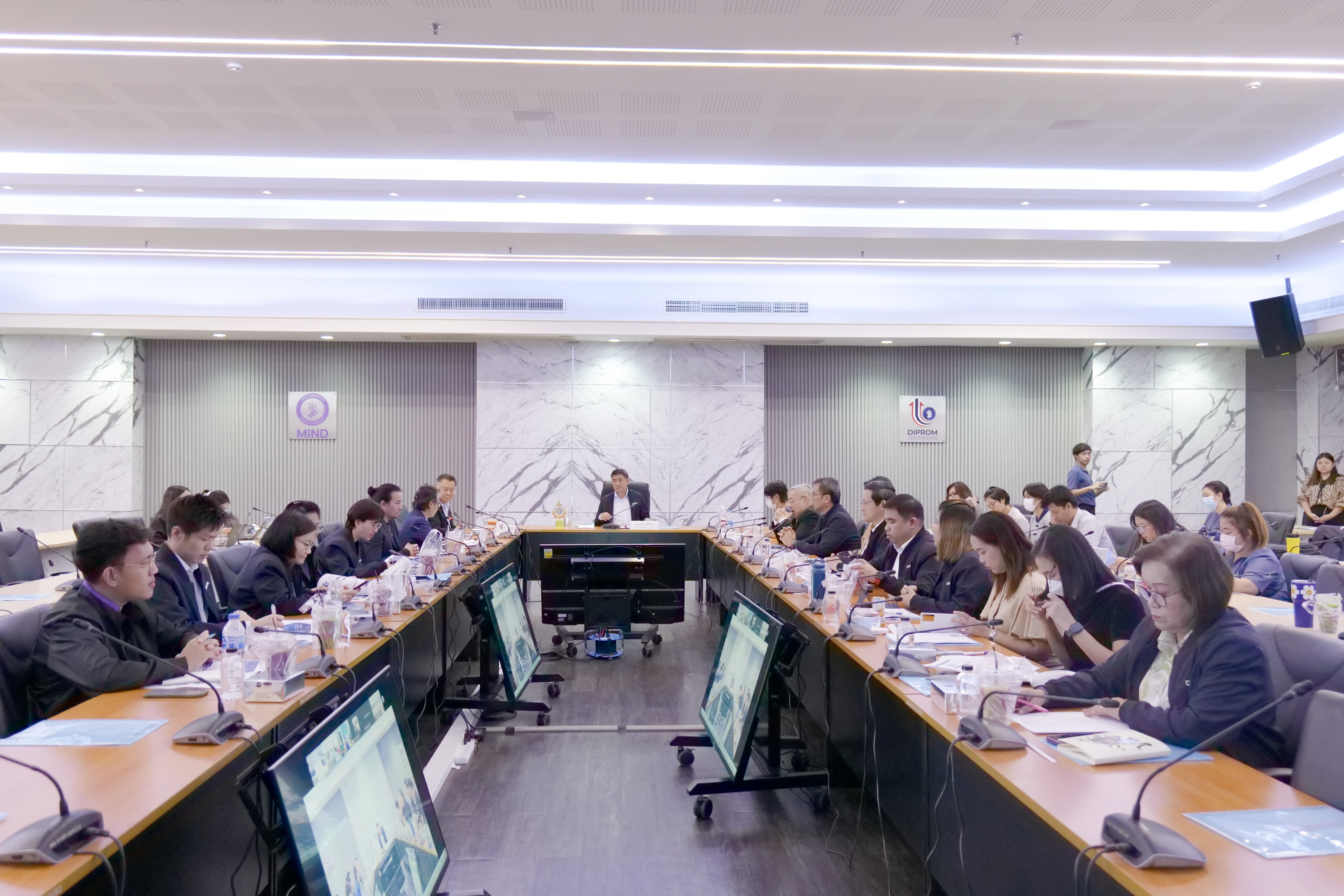 “อสอ. ภาสกร” ประชุมแนวทางการปรับตำแหน่งทางยุทธศาสตร์  มุ่งพัฒนาบุคลากร สนองแนวคิด “คิดถึงธุรกิจ คิดถึงดีพร้อม”