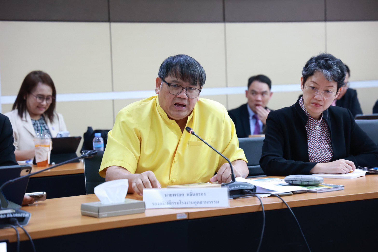 “พิมพ์ภัทรา” ประชุมผู้บริหารกระทรวงอุตสาหกรรม ย้ำ ให้ดูแลประชาชนที่ได้รับผลกระทบจากเหตุไฟไหม้มาบตาพุด – การขนย้ายกากสารเคมี กำชับต้องสื่อสารให้ชัดเจน  พร้อมเร่งรัดออกใบอนุญาต รง.4 และต้องทำให้ถูกต้องตามกระบวนการ