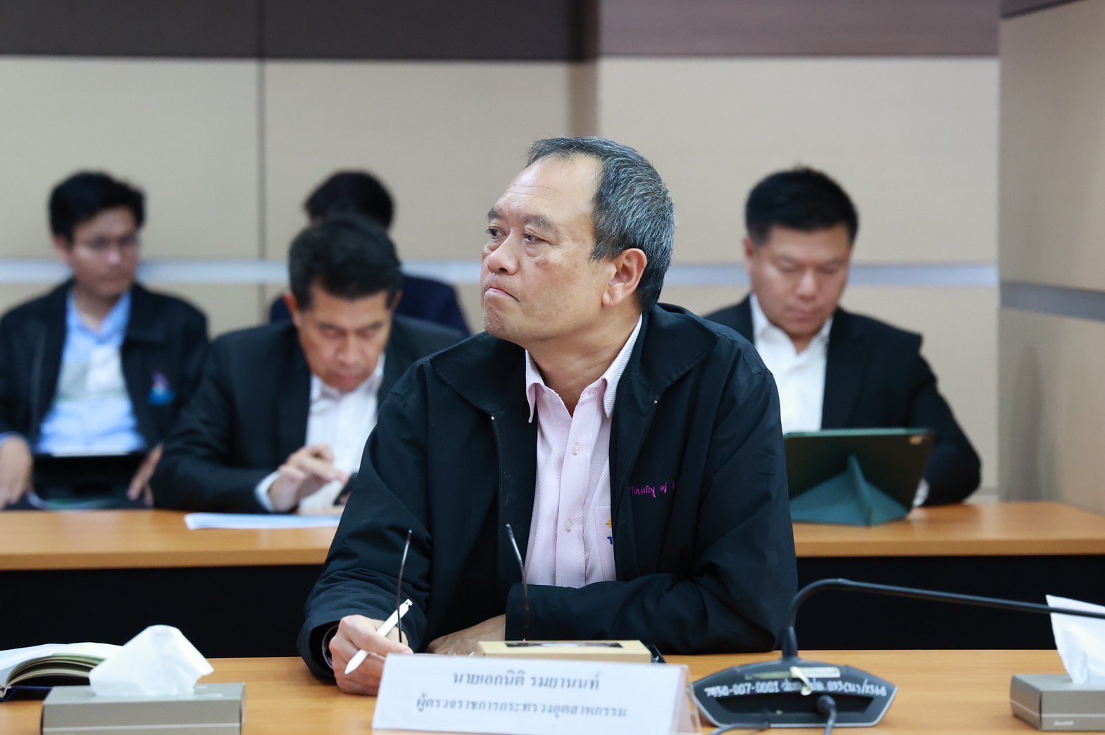 “พิมพ์ภัทรา” ประชุมผู้บริหารกระทรวงอุตสาหกรรม ย้ำ ให้ดูแลประชาชนที่ได้รับผลกระทบจากเหตุไฟไหม้มาบตาพุด – การขนย้ายกากสารเคมี กำชับต้องสื่อสารให้ชัดเจน  พร้อมเร่งรัดออกใบอนุญาต รง.4 และต้องทำให้ถูกต้องตามกระบวนการ
