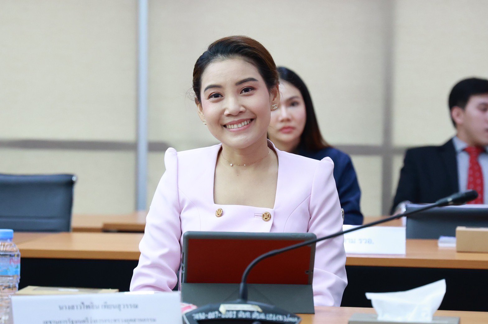 “พิมพ์ภัทรา” ประชุมผู้บริหารกระทรวงอุตสาหกรรม ย้ำ ให้ดูแลประชาชนที่ได้รับผลกระทบจากเหตุไฟไหม้มาบตาพุด – การขนย้ายกากสารเคมี กำชับต้องสื่อสารให้ชัดเจน  พร้อมเร่งรัดออกใบอนุญาต รง.4 และต้องทำให้ถูกต้องตามกระบวนการ