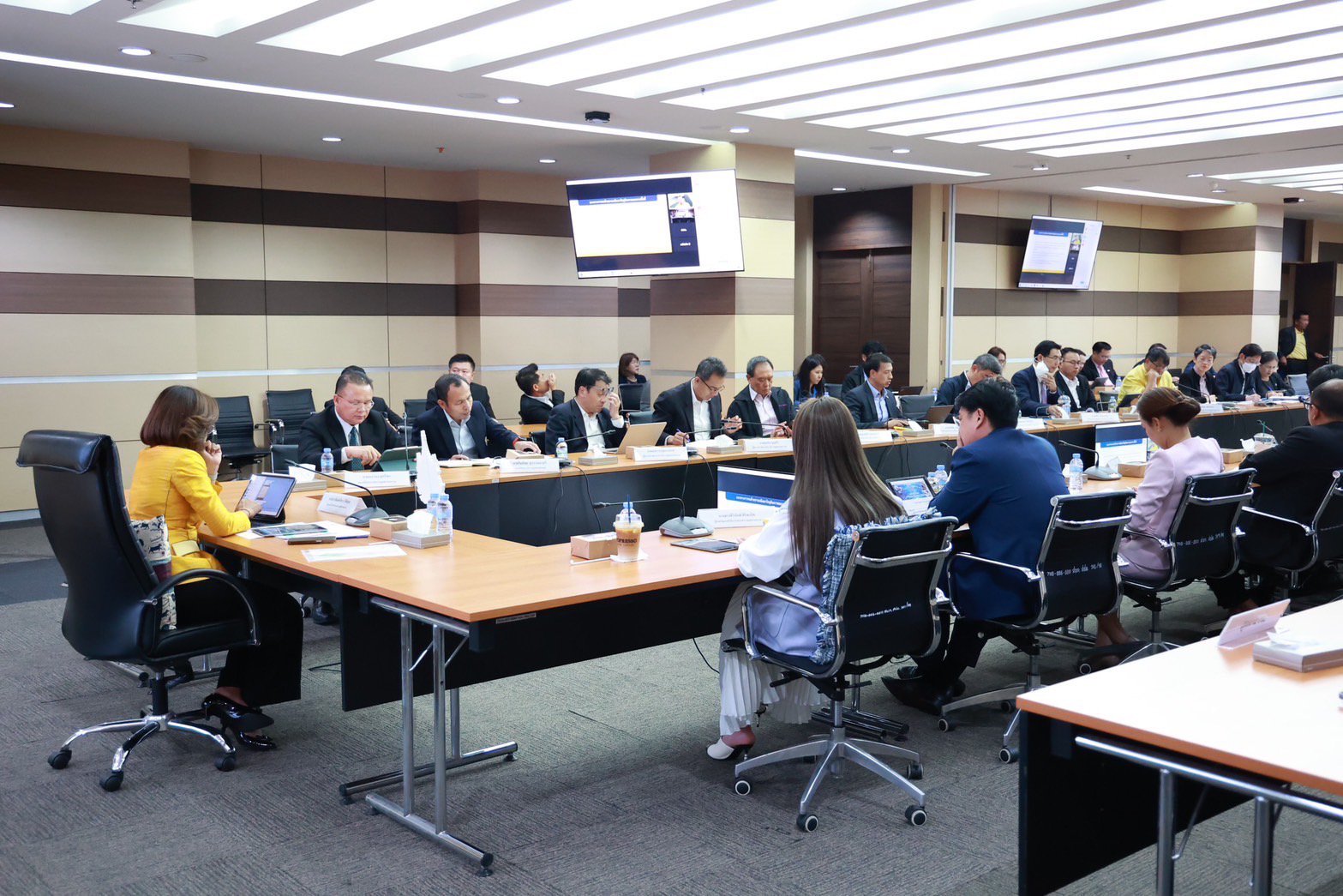 “พิมพ์ภัทรา” ประชุมผู้บริหารกระทรวงอุตสาหกรรม ย้ำ ให้ดูแลประชาชนที่ได้รับผลกระทบจากเหตุไฟไหม้มาบตาพุด – การขนย้ายกากสารเคมี กำชับต้องสื่อสารให้ชัดเจน  พร้อมเร่งรัดออกใบอนุญาต รง.4 และต้องทำให้ถูกต้องตามกระบวนการ