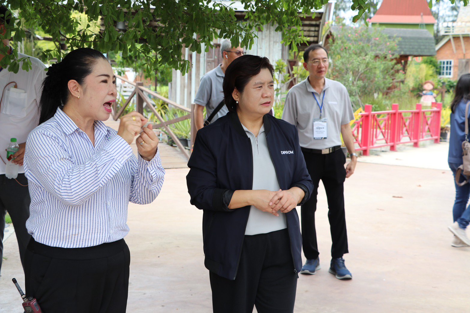 "รสอ.ดวงดาว" เยี่ยมชมพันธ์สุข ฟู้ดแอนด์ฟาร์ม