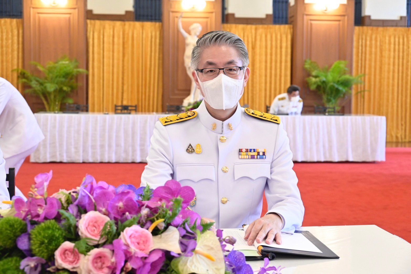 ปลัดฯ ณัฐพล นำคณะผู้บริหาร ก.อุตฯ ทูลเกล้าถวายแจกันดอกไม้ และลงนามถวายพระพรสมเด็จพระนางเจ้าฯ พระบรมราชินี เนื่องในโอกาสวันเฉลิมพระชนมพรรษา 3 มิถุนายน 2567 