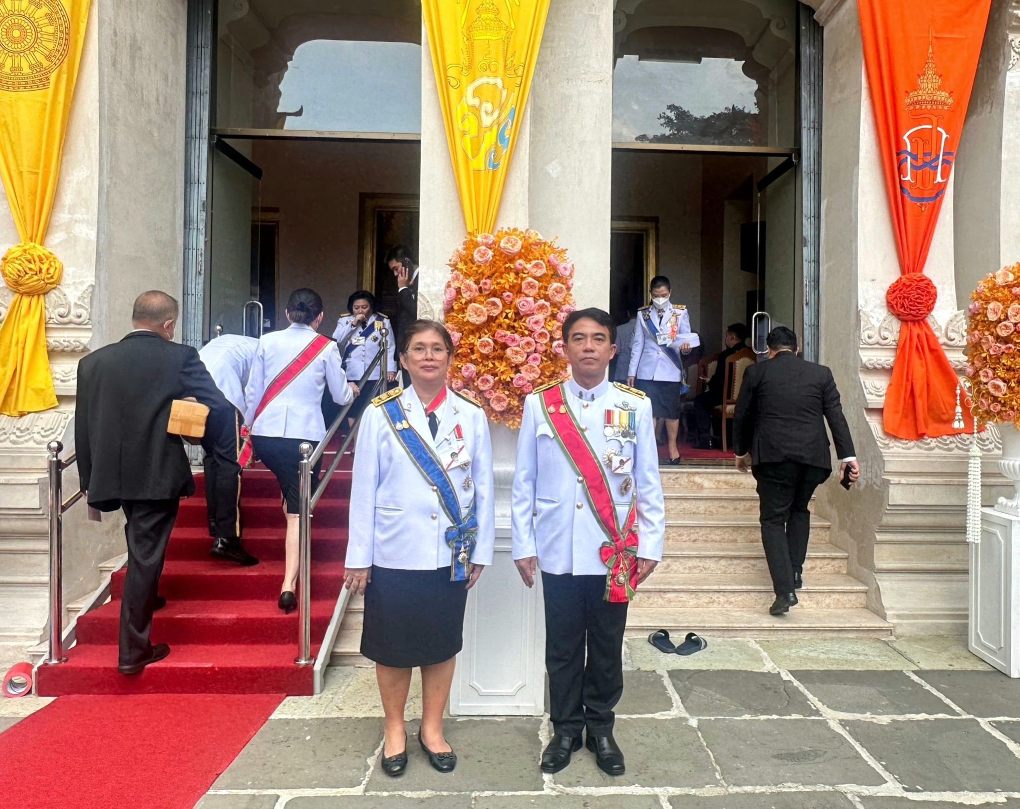 "ดีพร้อม" เข้าเฝ้ารับเสด็จในพระราชพิธีทรงบำเพ็ญพระราชกุศล ถวายผ้าพระกฐิน พุทธศักราช 2566